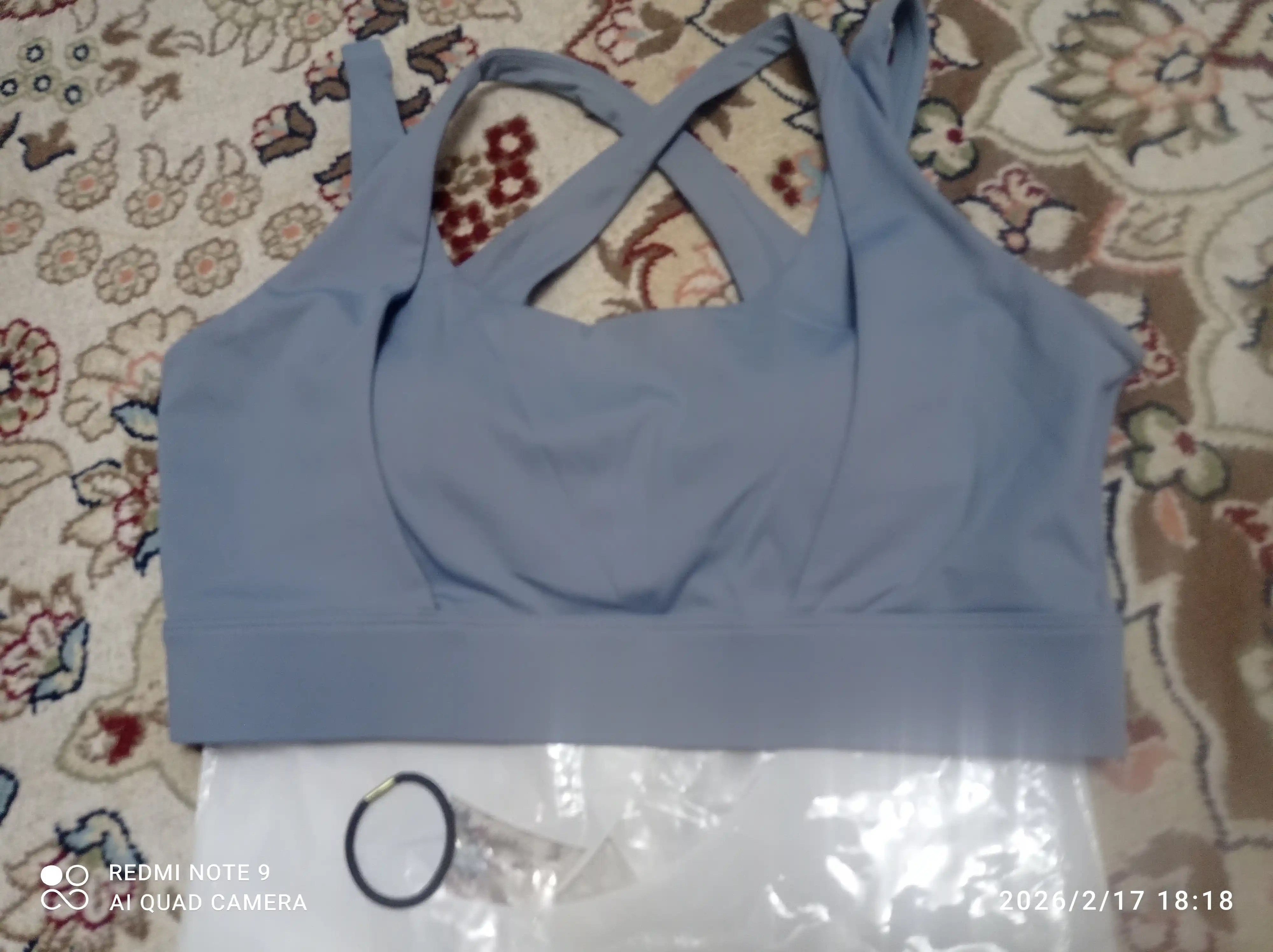 Ayollar sport topi Kioko. Olinadigan chashkali sport to'pi. Ayollar spor kiyimi