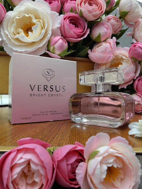 VERSUS BRIGHT CRYSTAL parfyumlangan suvi, ayollar uchun, gul-meva ifori