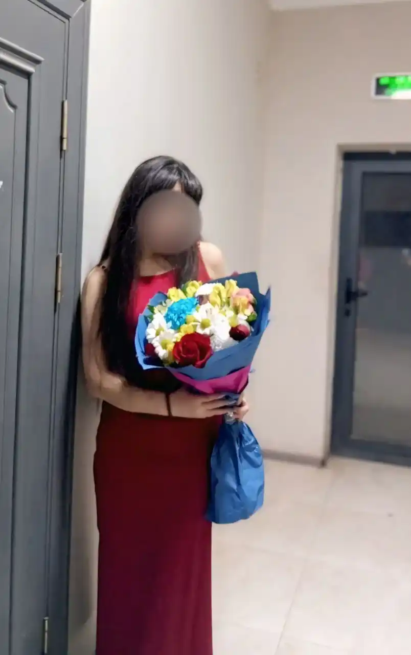Uzun ko`ylak lyamkali, streych trikotaj, ozg`in ko`rsatadi