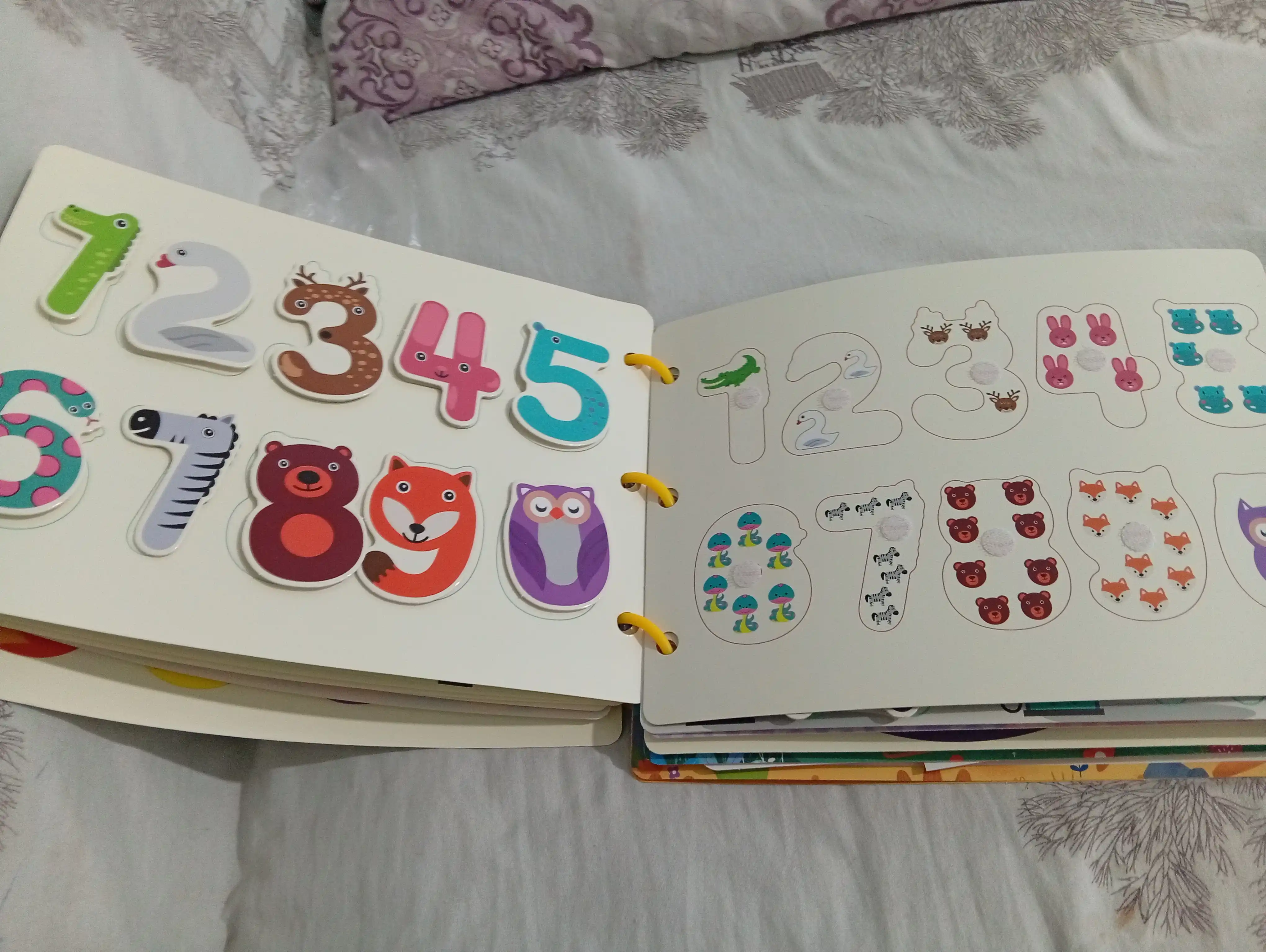 Busy Book Birinchi so‘zlar bu bolalar uchun  ingliz tilidagi kitob, rivojlantiruvchi