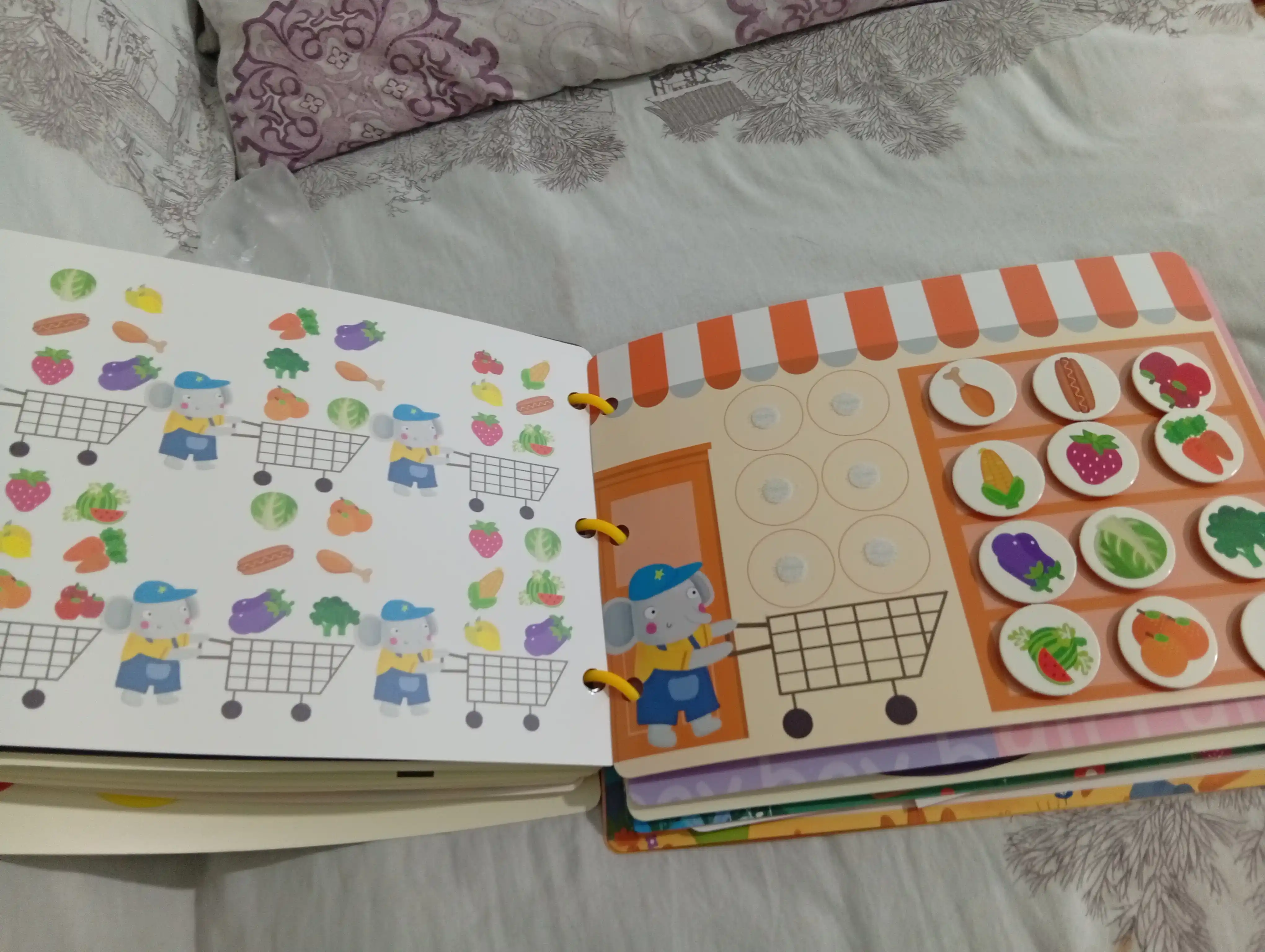 Busy Book Birinchi so‘zlar bu bolalar uchun  ingliz tilidagi kitob, rivojlantiruvchi