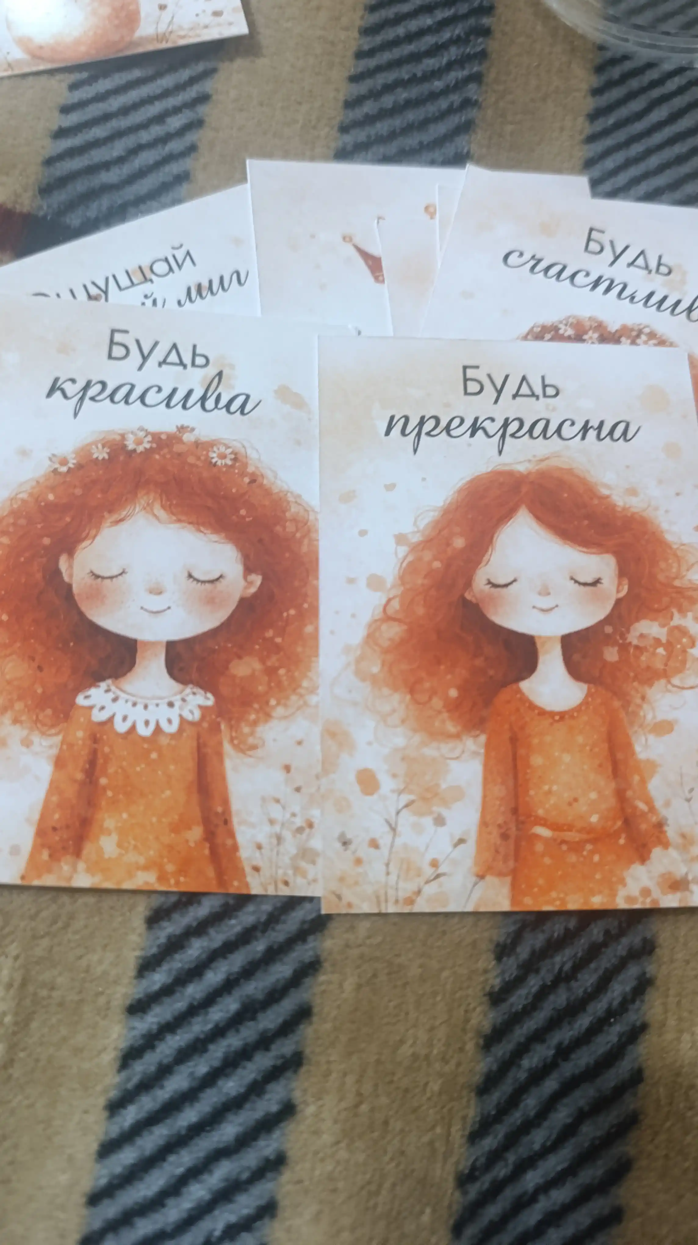 Mini otkritkalar, sovg‘a otkritkalari, qutilar uchun kartochkalar