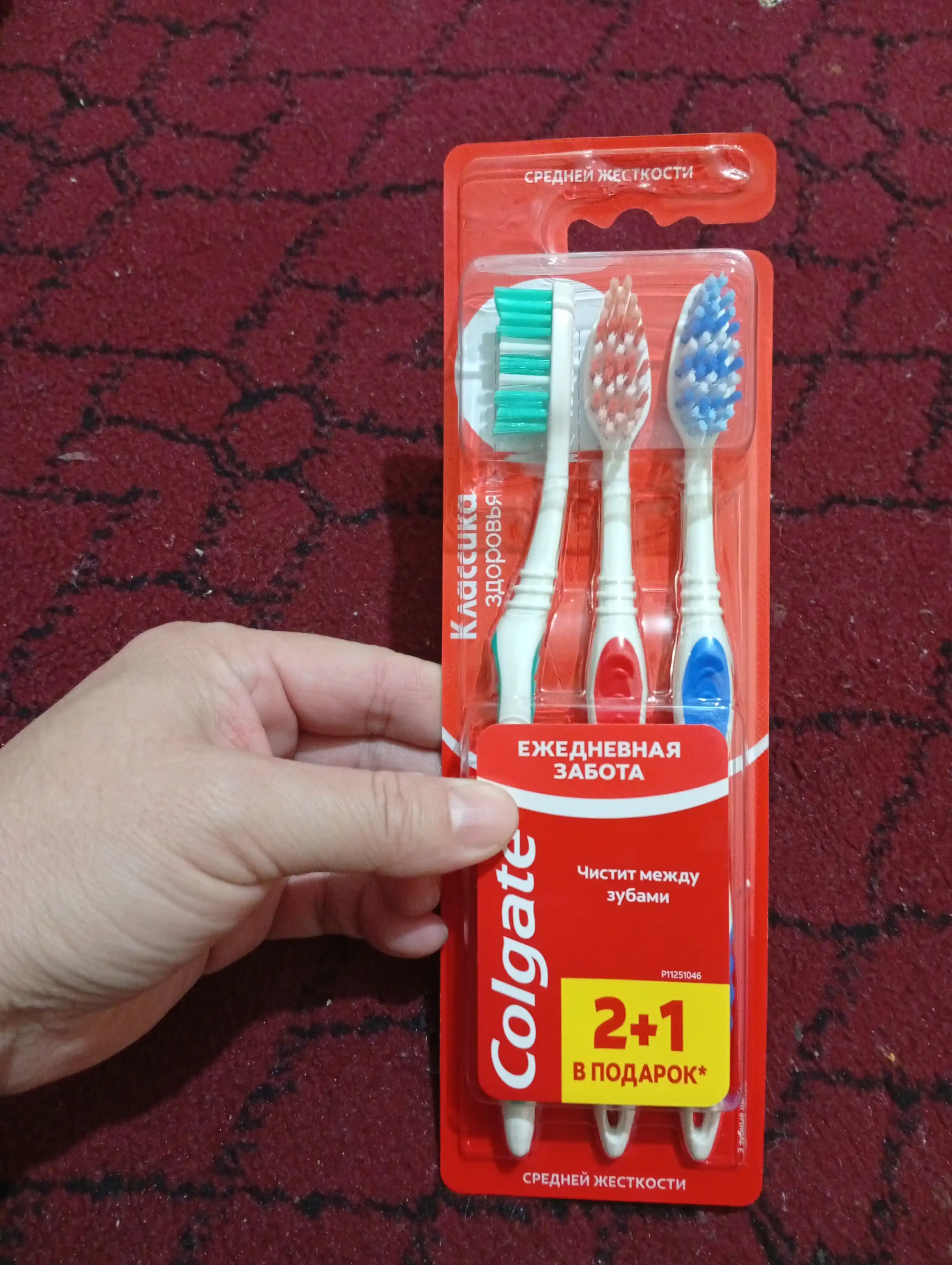 Tish cho'tkasi Colgate Klassik salomatlik, o'rtacha qattiqlik, 2+1