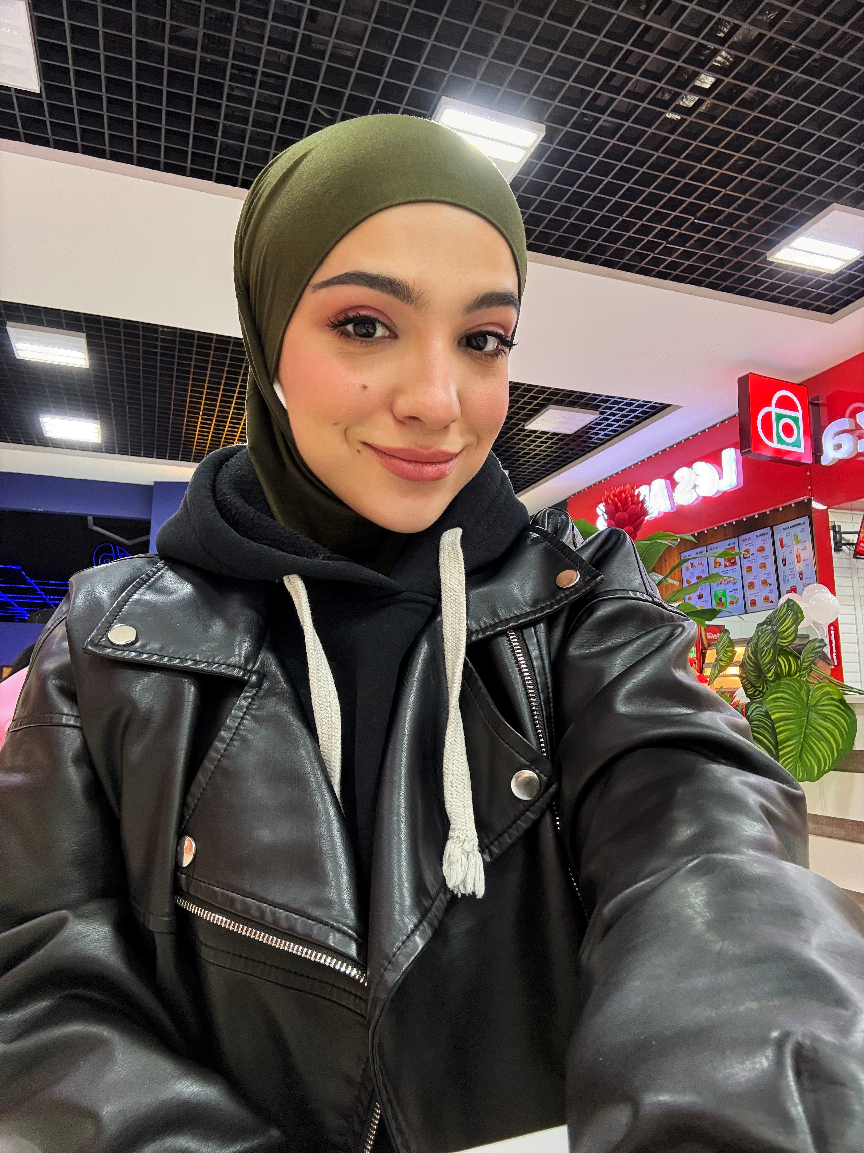 Ayollar uchun chechencha ro‘mol, bon va sharf