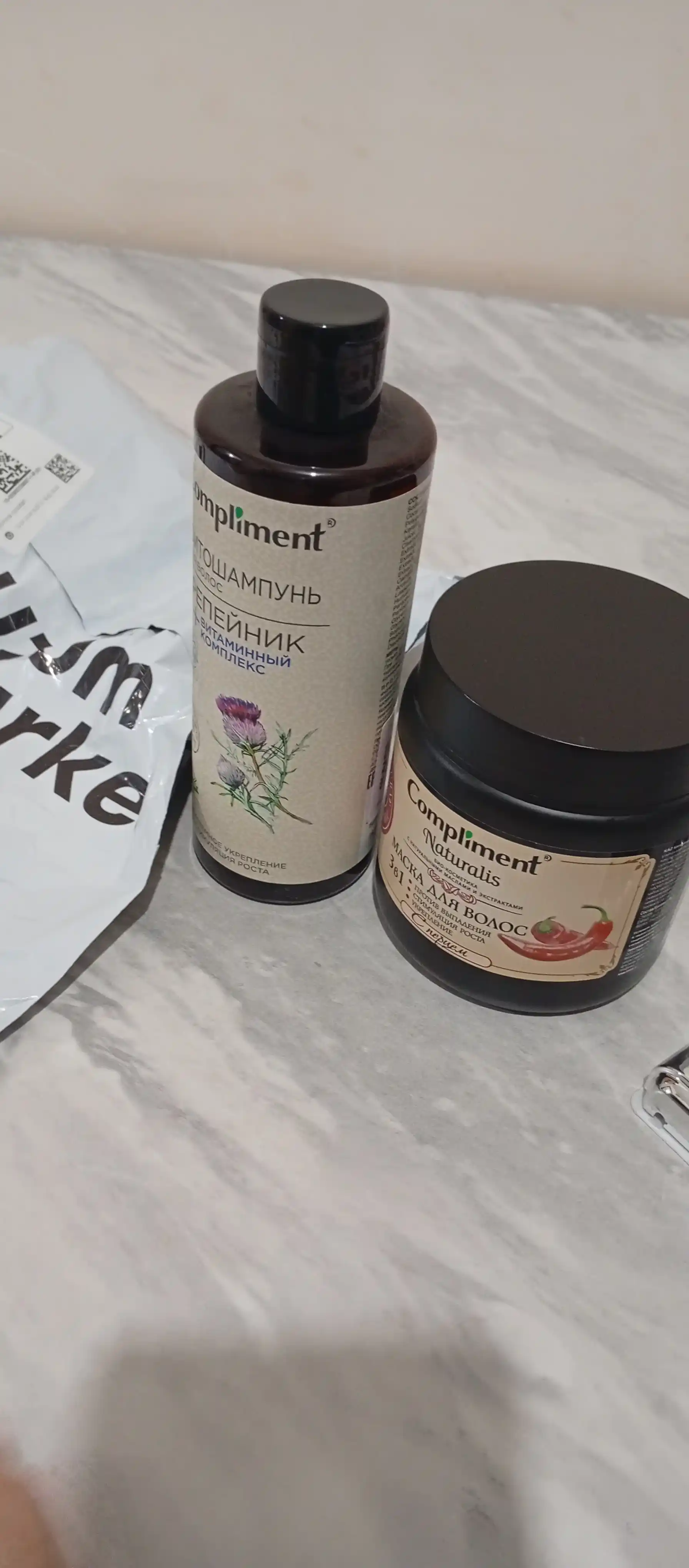 Sochni mustahkamlash va o'stirish uchun niqob qalampir bilan Compliment, 500 ml