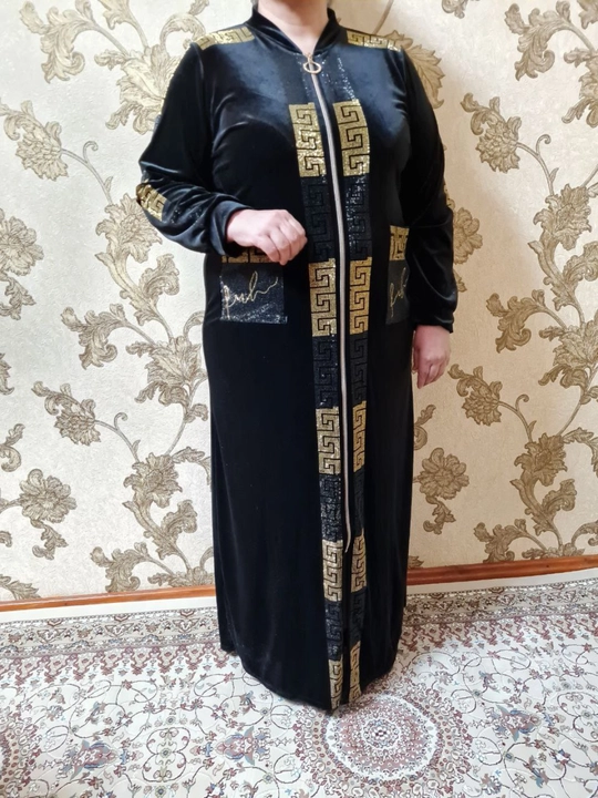 Katta o'lchamdagi ayollar libosi