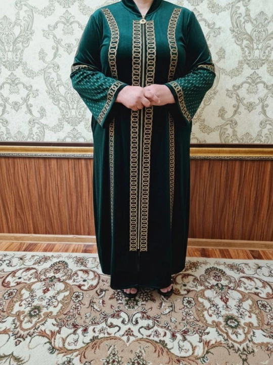 Katta o'lchamdagi ayollar libosi