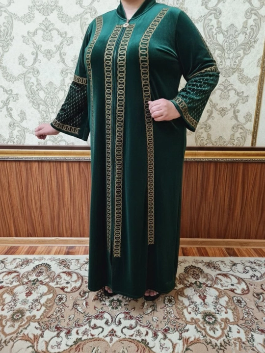 Katta o'lchamdagi ayollar libosi