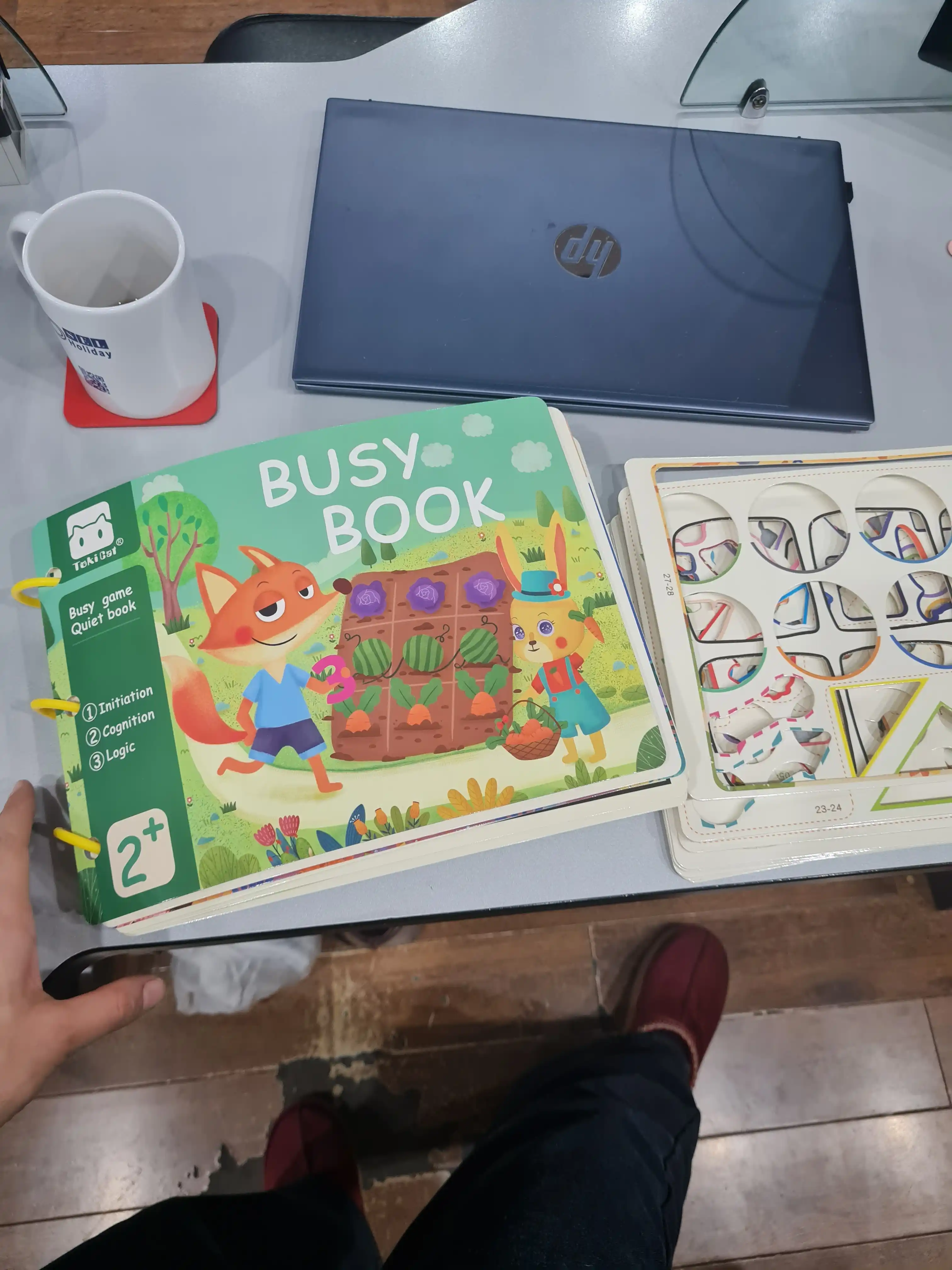 Busy Book Birinchi so‘zlar bu bolalar uchun  ingliz tilidagi kitob, rivojlantiruvchi