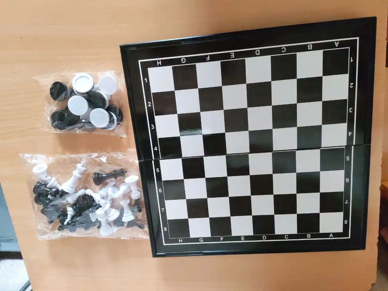 Shaxmat va shashka 2 tasi 1 da plastik yig'iluvchi doska, bolalar va kattalar uchun