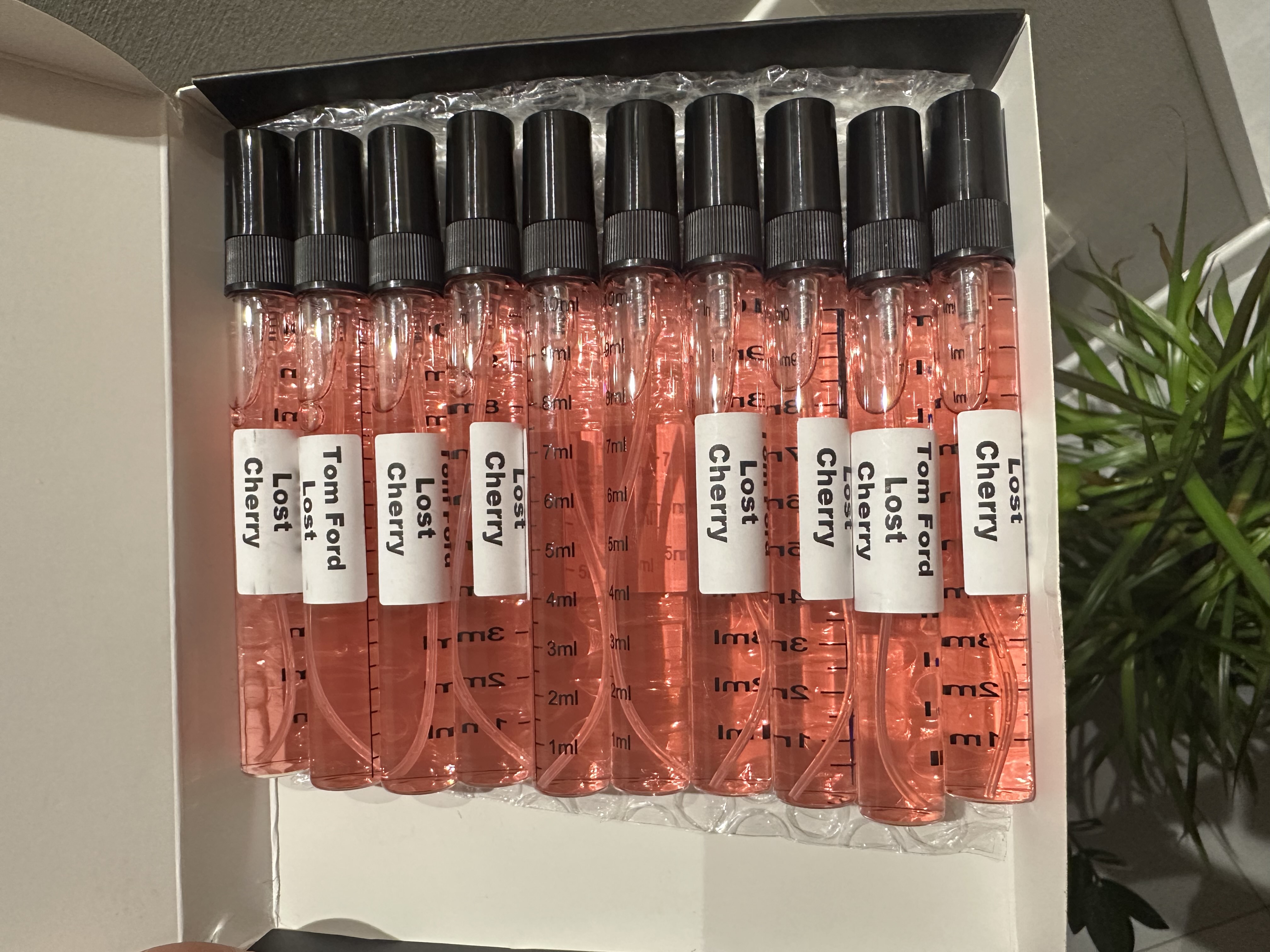 Ayollar uchun atir, parfyumlangan suvi Tom Ford Lost cherry, Tom ford, Lost cherry duxi