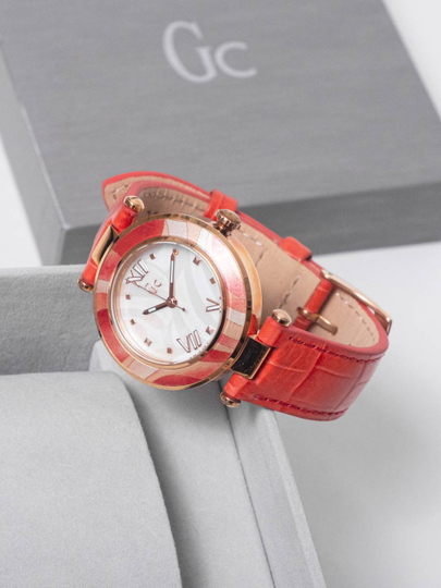 Женские наручные часы GC by Guess Classic — TELLER-Y12006L1-КРАСН