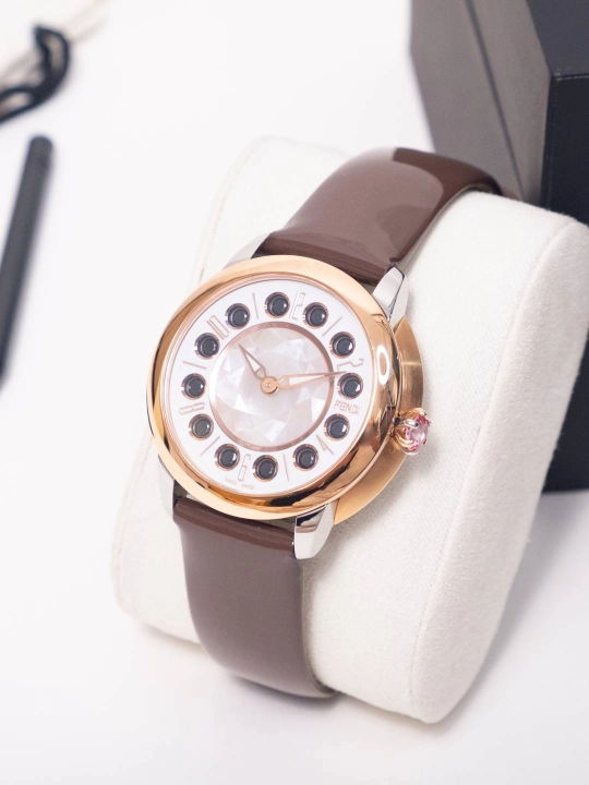Ayollar qo'l soati Fendi IShine