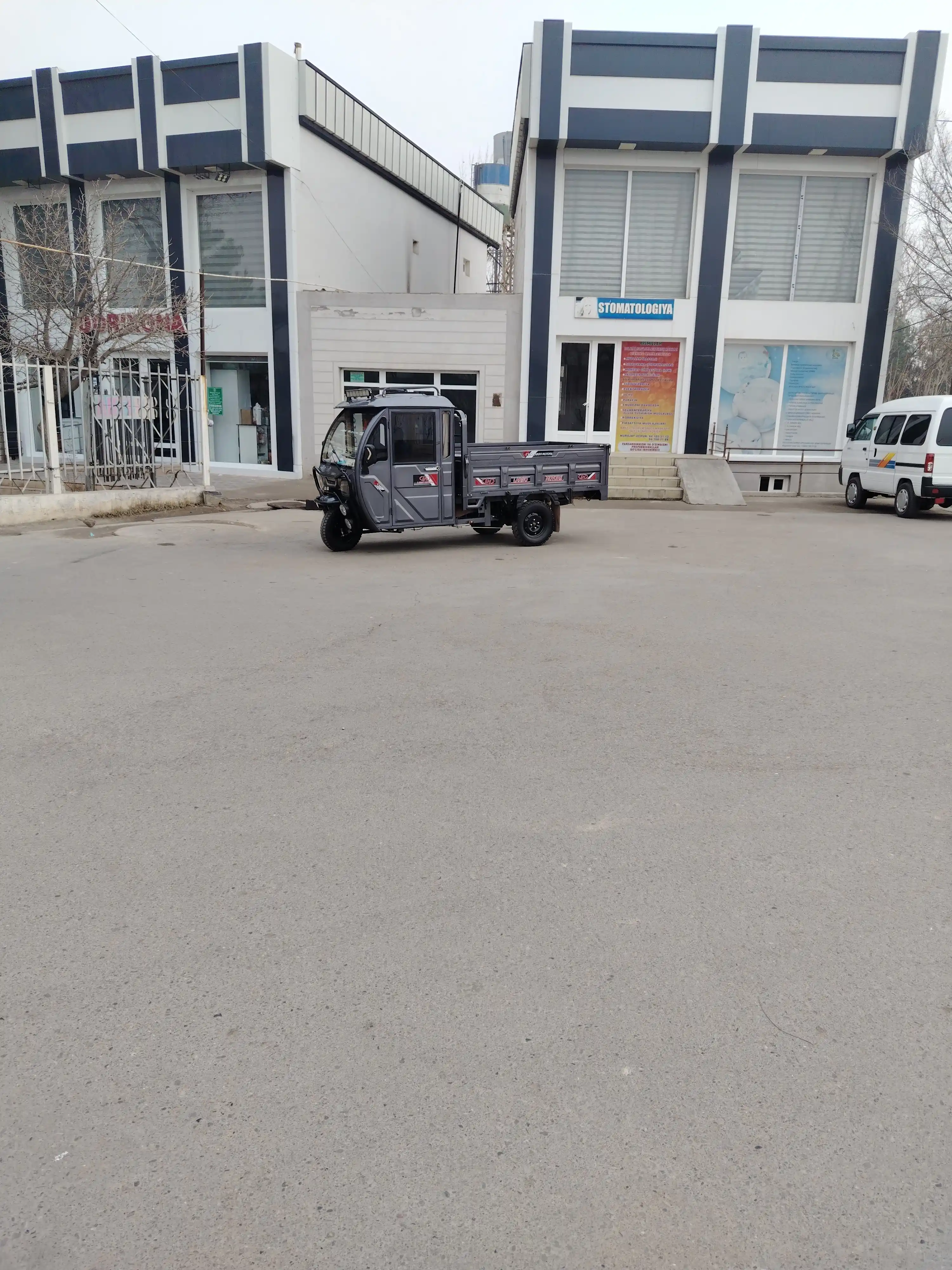 Erkaklar kapyushonli ko‘ylagi, yengil, bahor va kuz uchun
