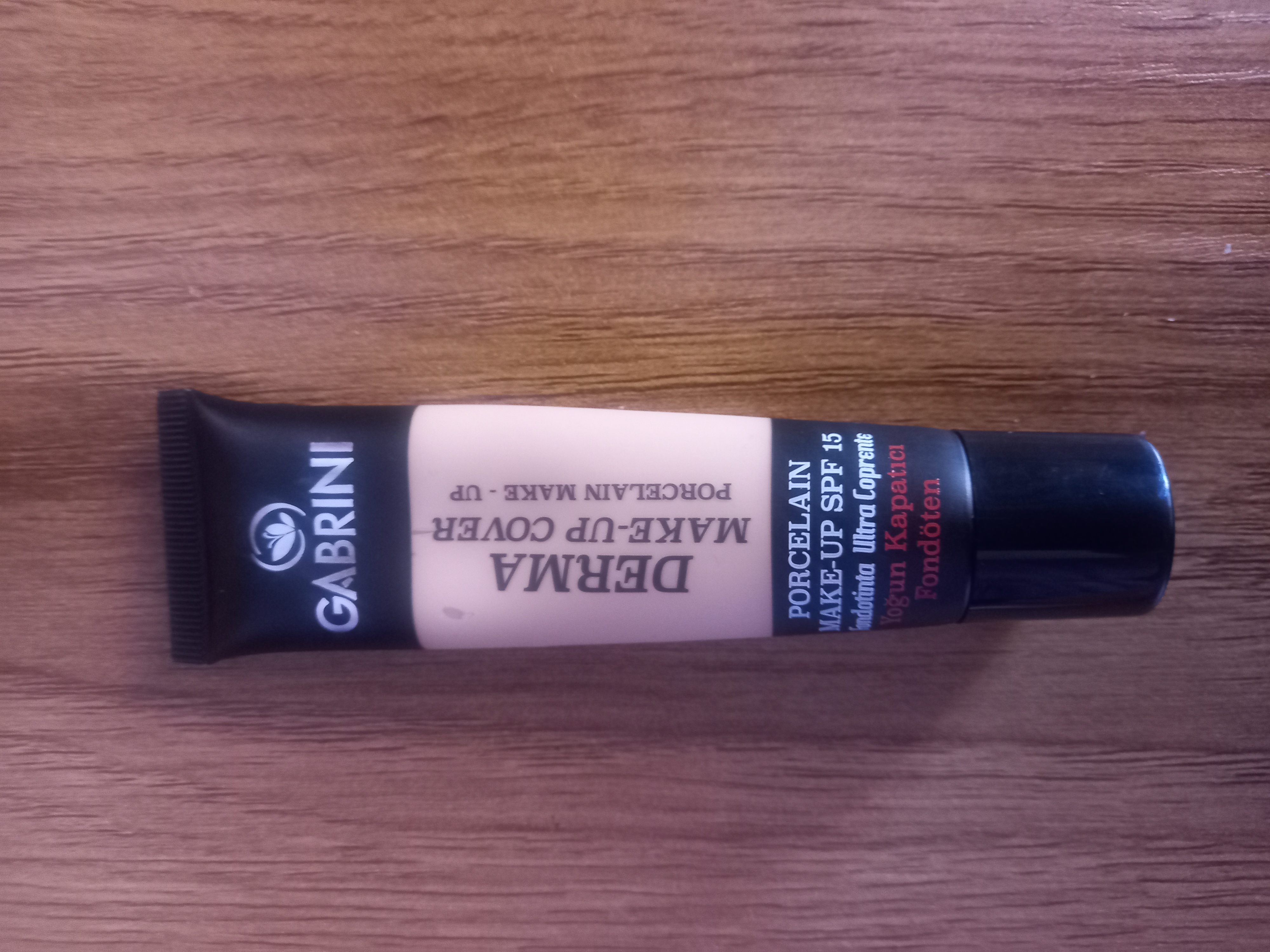 Matlovchi Gabrini Derma Tonal kremi, makiyaj uchun juda ishonchli krem SPF 15, 40 ml