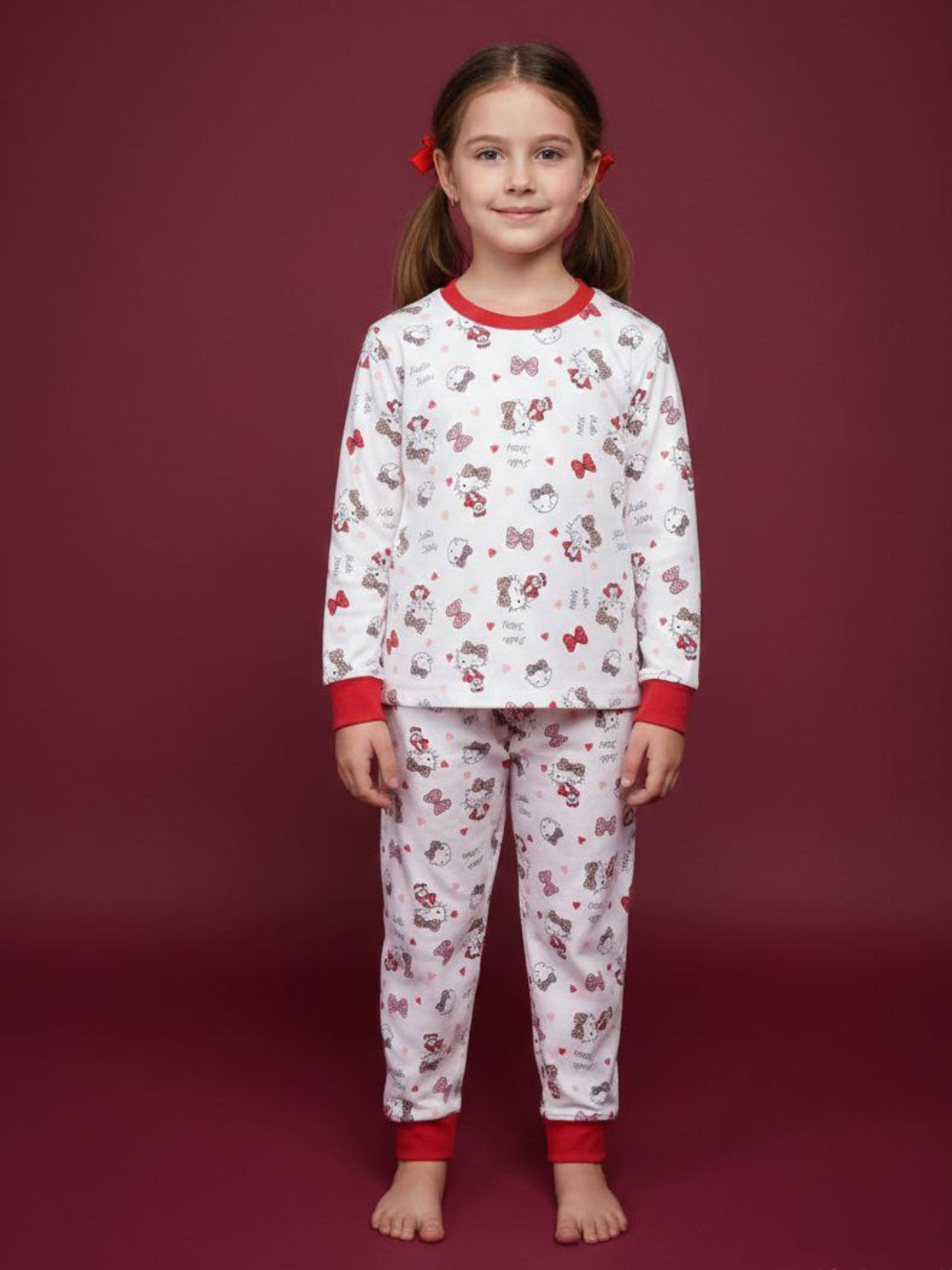 Qizbolalar uchun «Hello Kitty» pijamasi - 