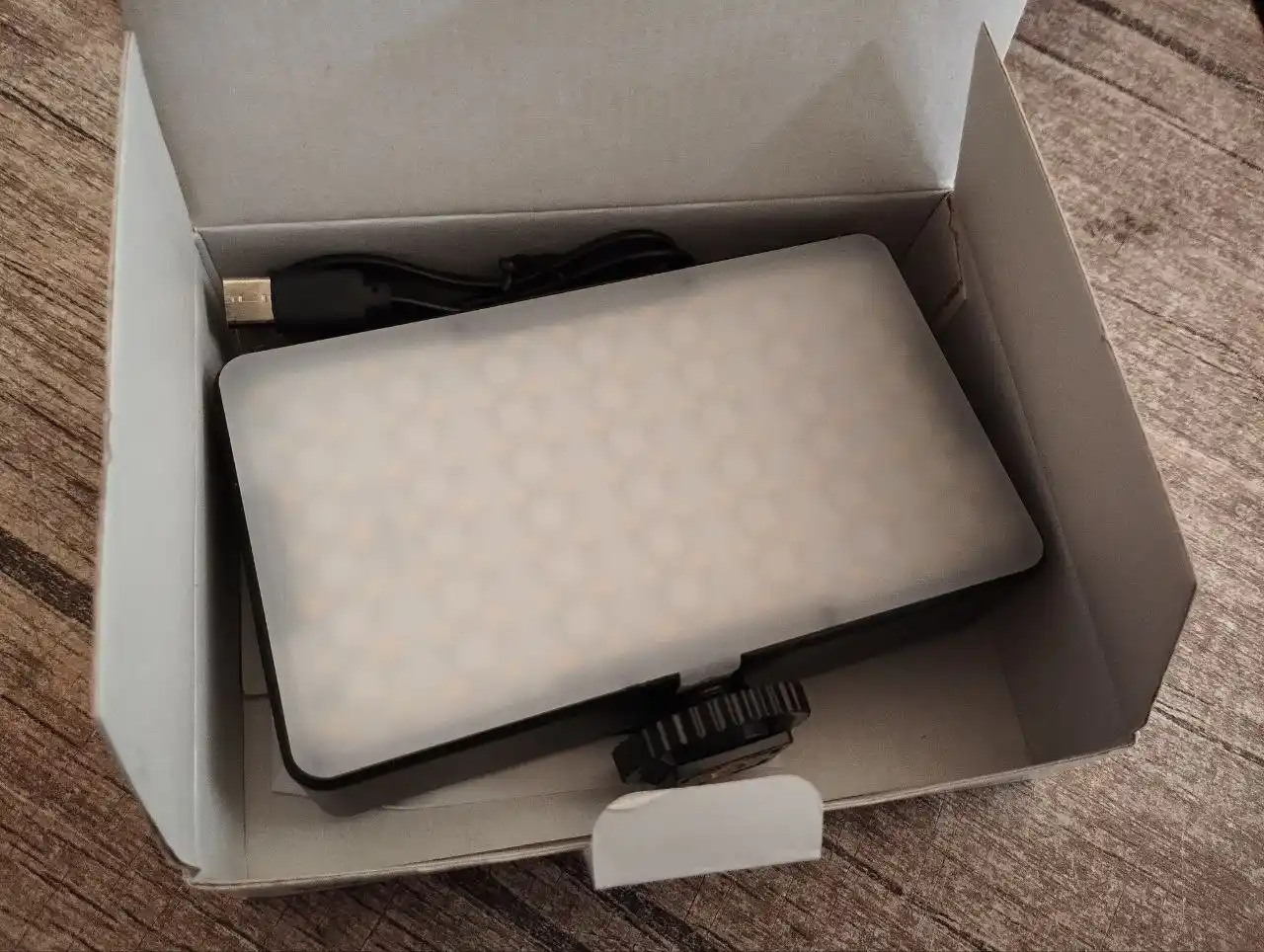 Videoyoritgich RGB, foto va video suratga olish uchun, telefon va kamera uchun mos
