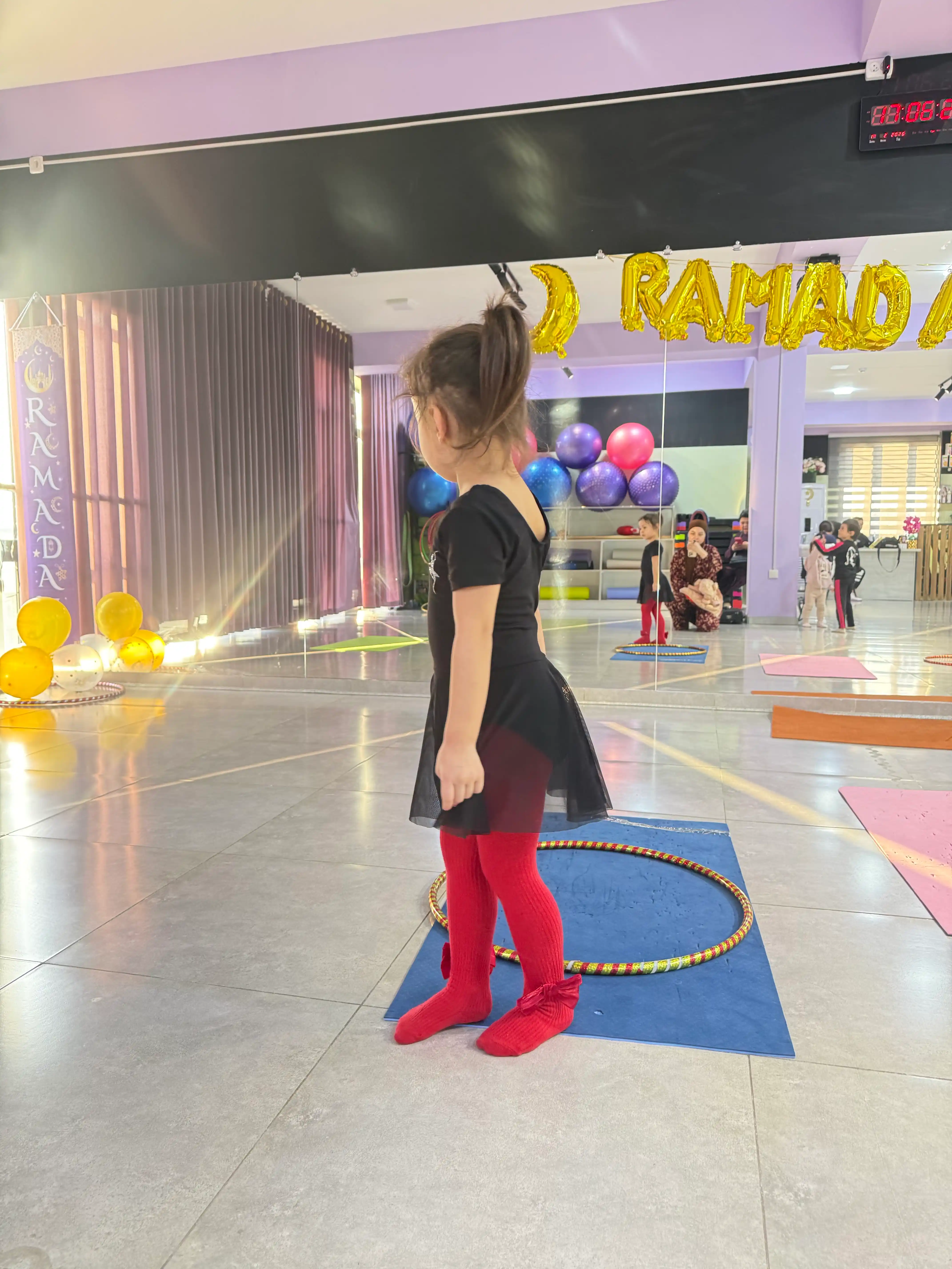 FandSdan trenirovka uchun kostyumi, raqs va badiiy gimnastika uchun
