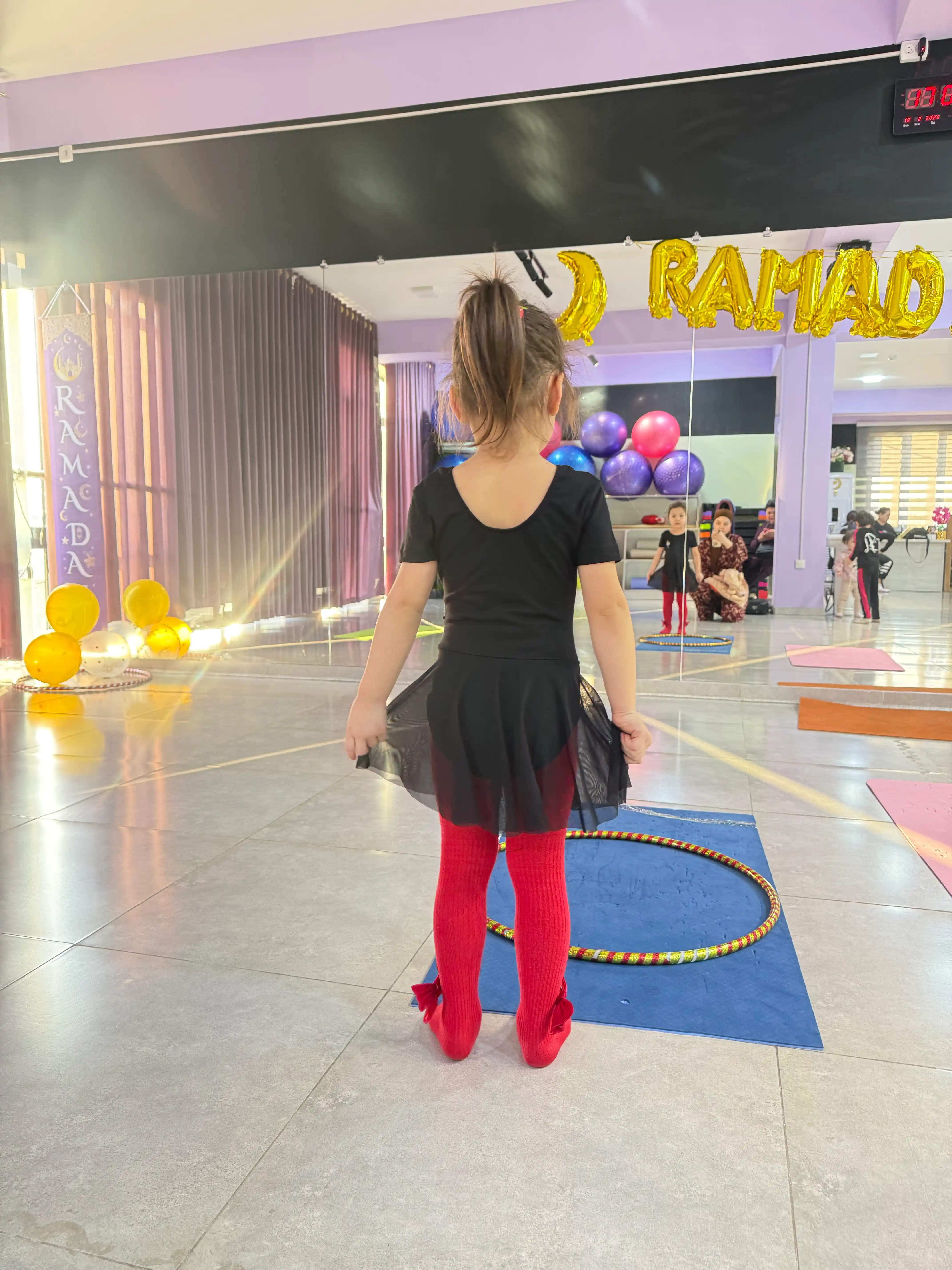 FandSdan trenirovka uchun kostyumi, raqs va badiiy gimnastika uchun