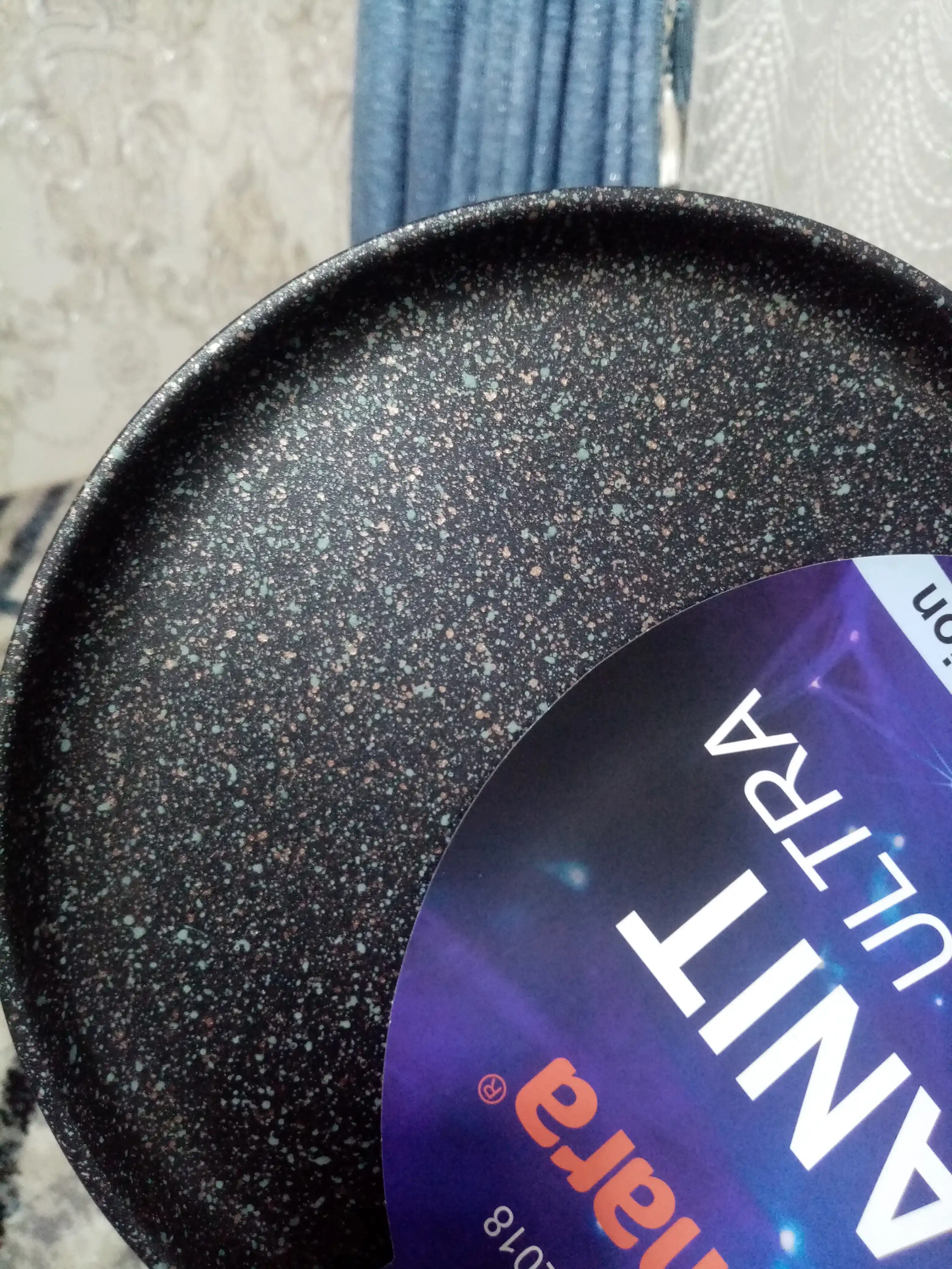 Kukmara Granit Ultra blinchik skovorodkasi, antipiqar qoplama, 22/24 sm, tutqichli