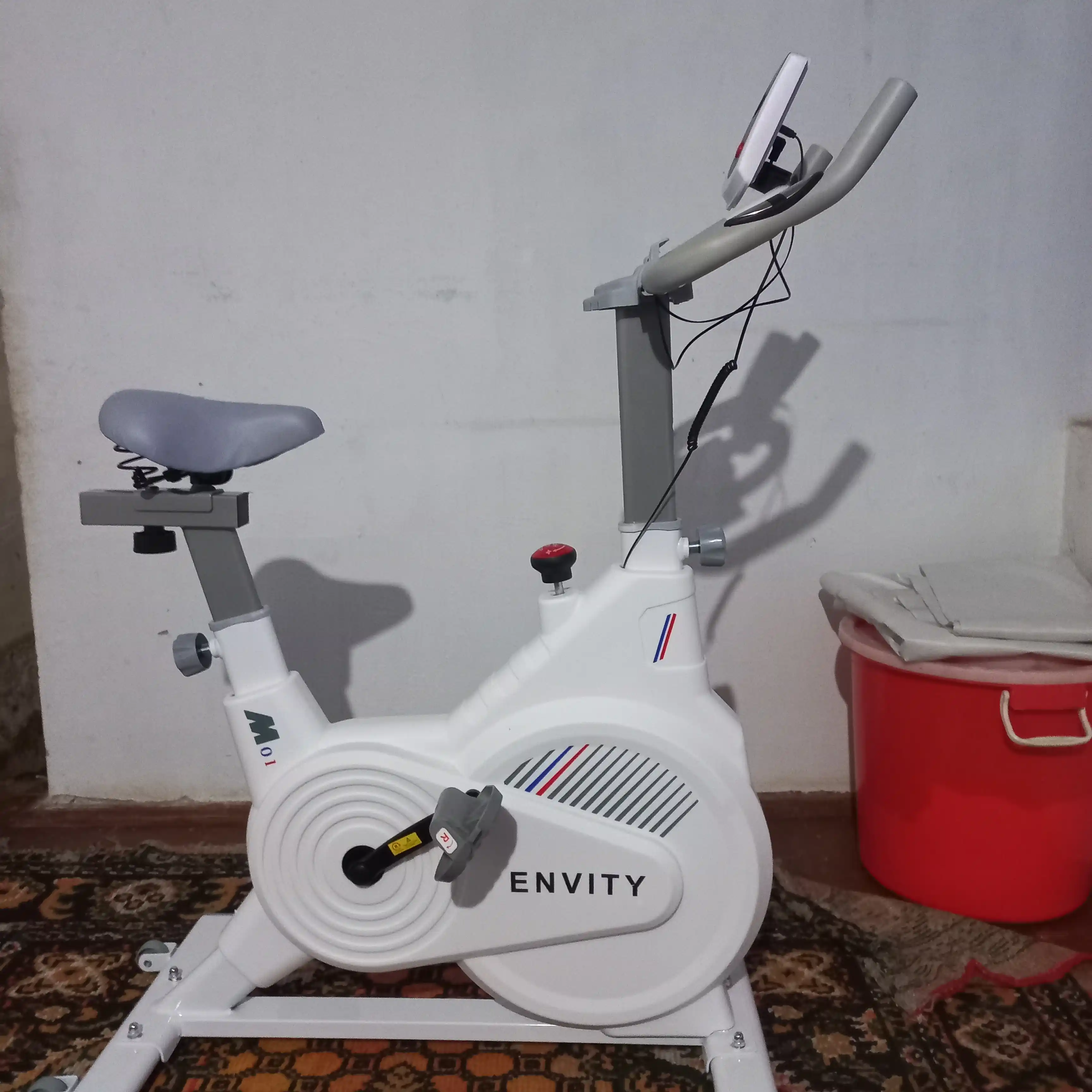 Velotrenajyor EN1618 Spin Bike, 7 kg maxovik, maksimal vazni 130 kg