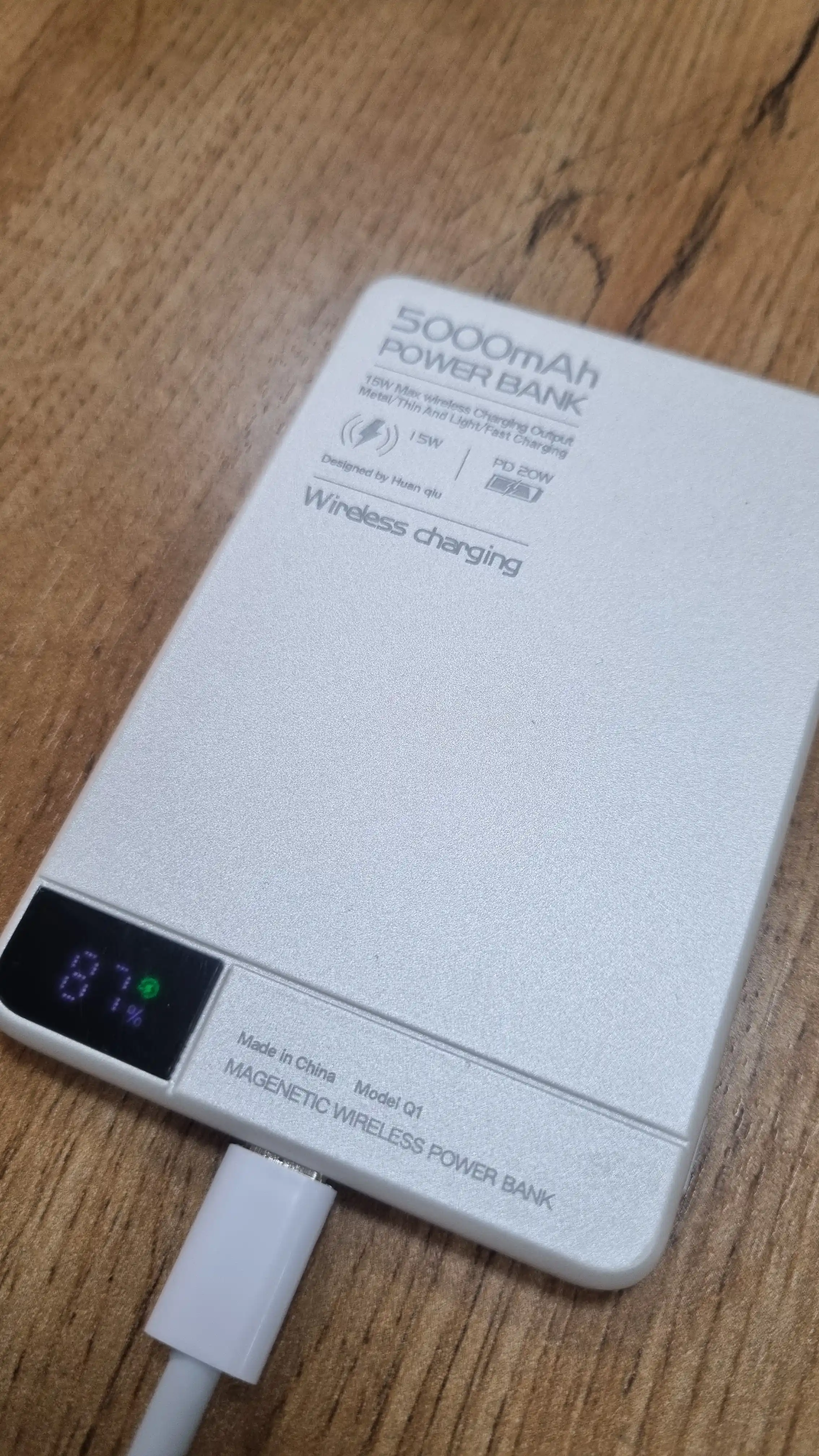 Simsiz tashqi akkumulyator MagSafe Power Bank, yupqa va zaryad ko'rsatkichi bilan