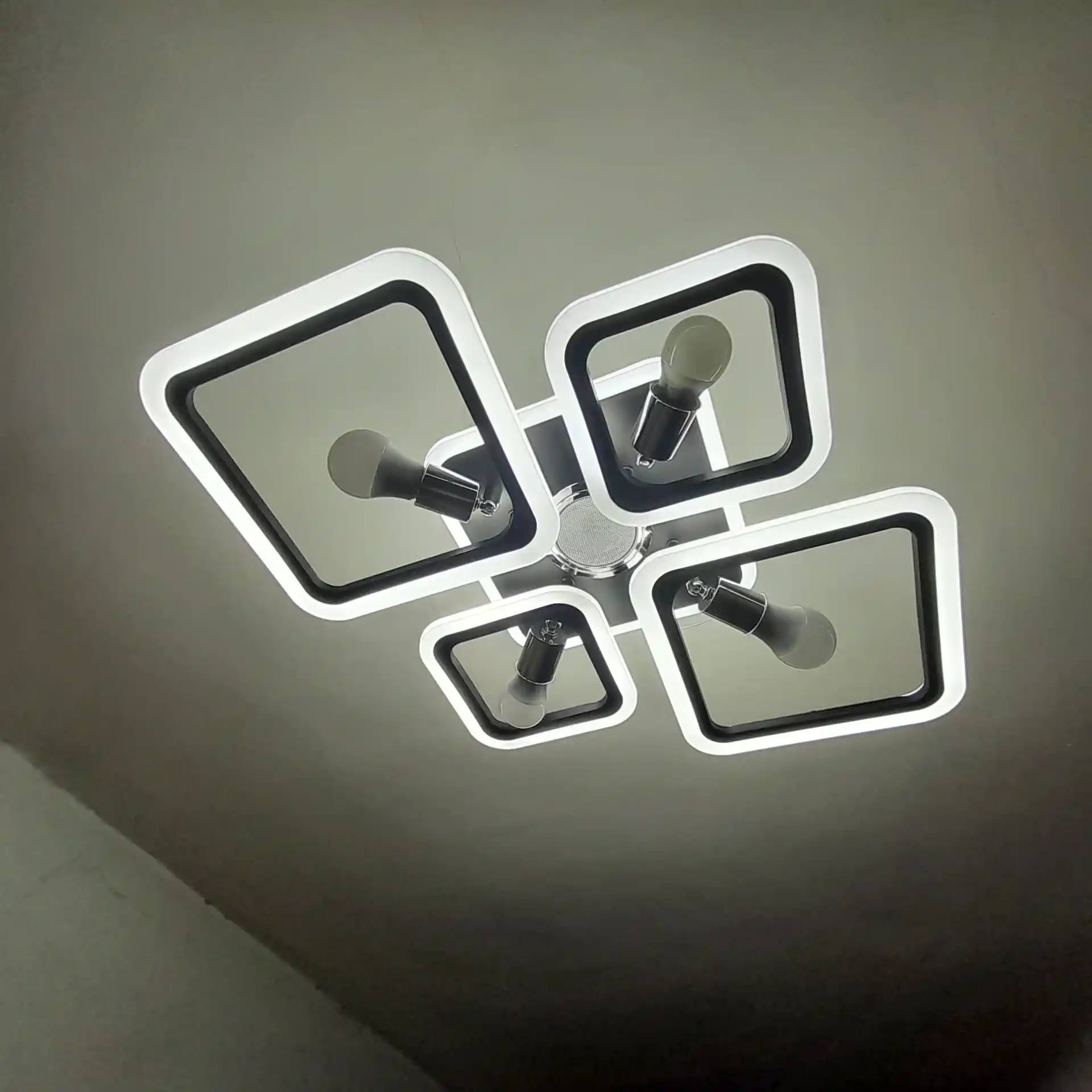 Люстра потолочная LED колонкой с пультом, 3 режима освещения, для спальни, зала и кухни