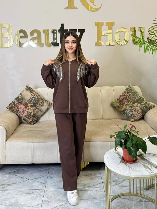 Ayollar uchun bezakli sport kostyumi - 