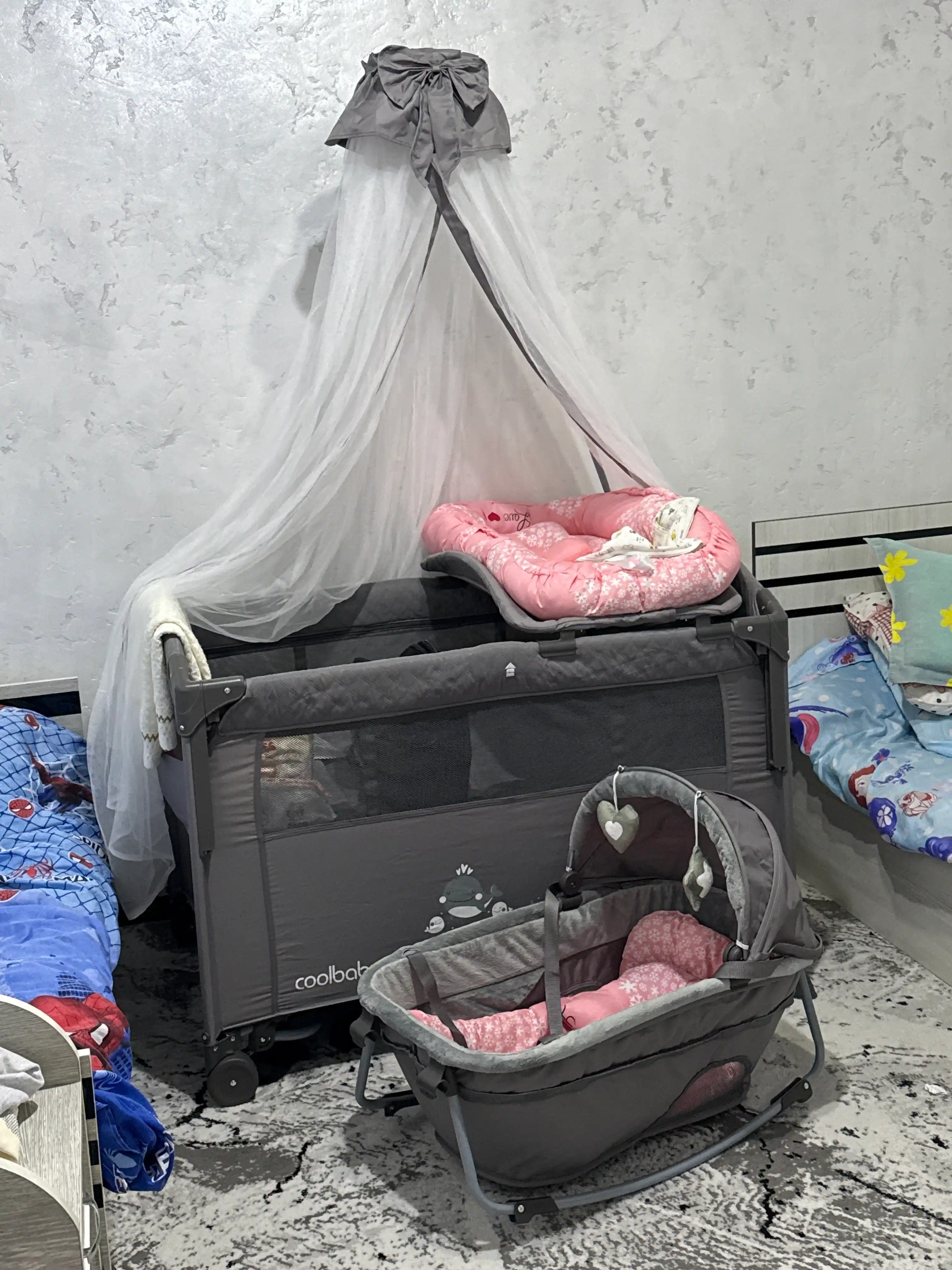 Ko‘p funksiyali bolalar karavoti, manej, 50 kg gacha yuklama, 0-4 yosh