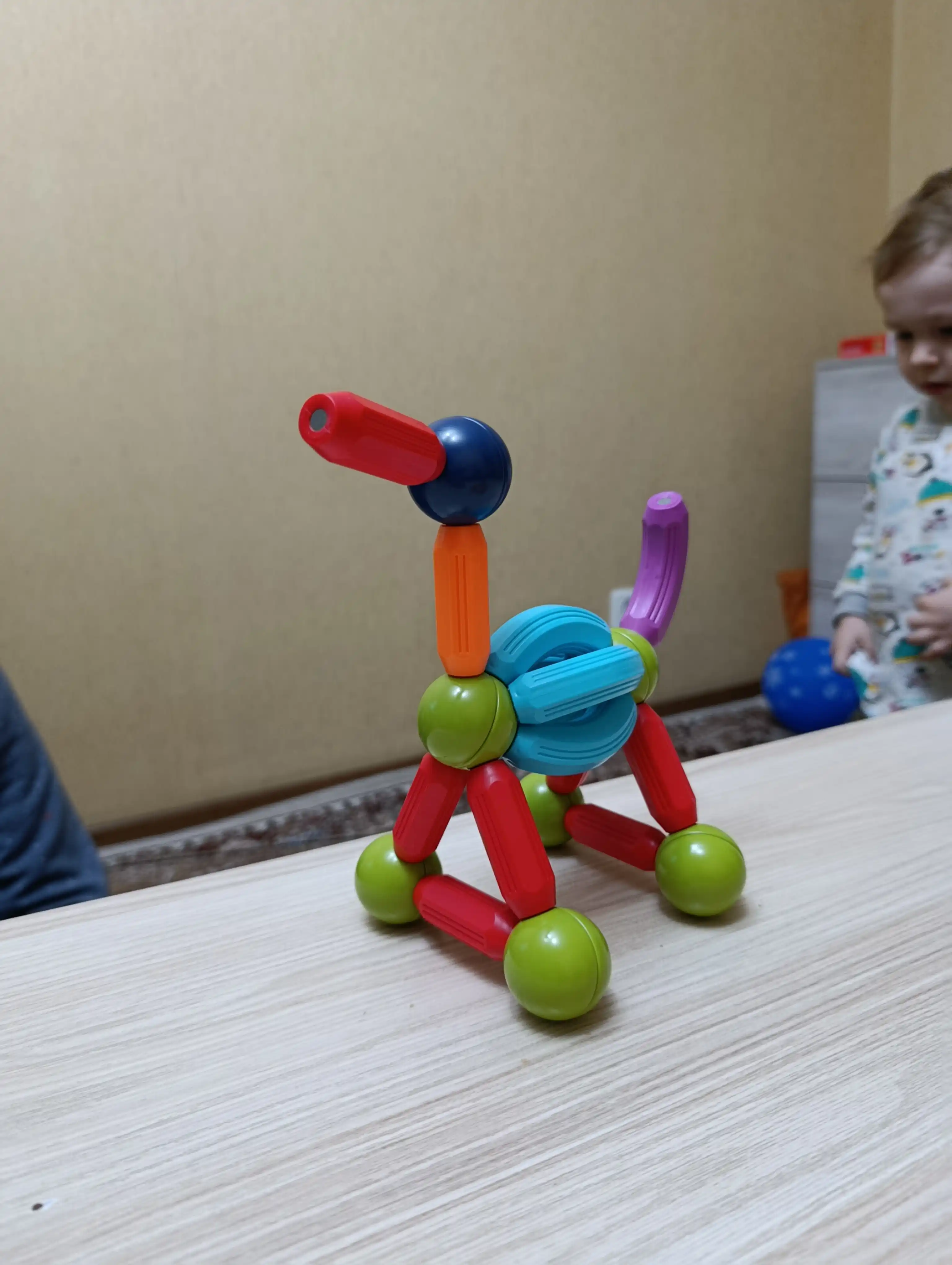 FIDGO magnitli konstruktor, rangli tayoqchalar va sharchalar