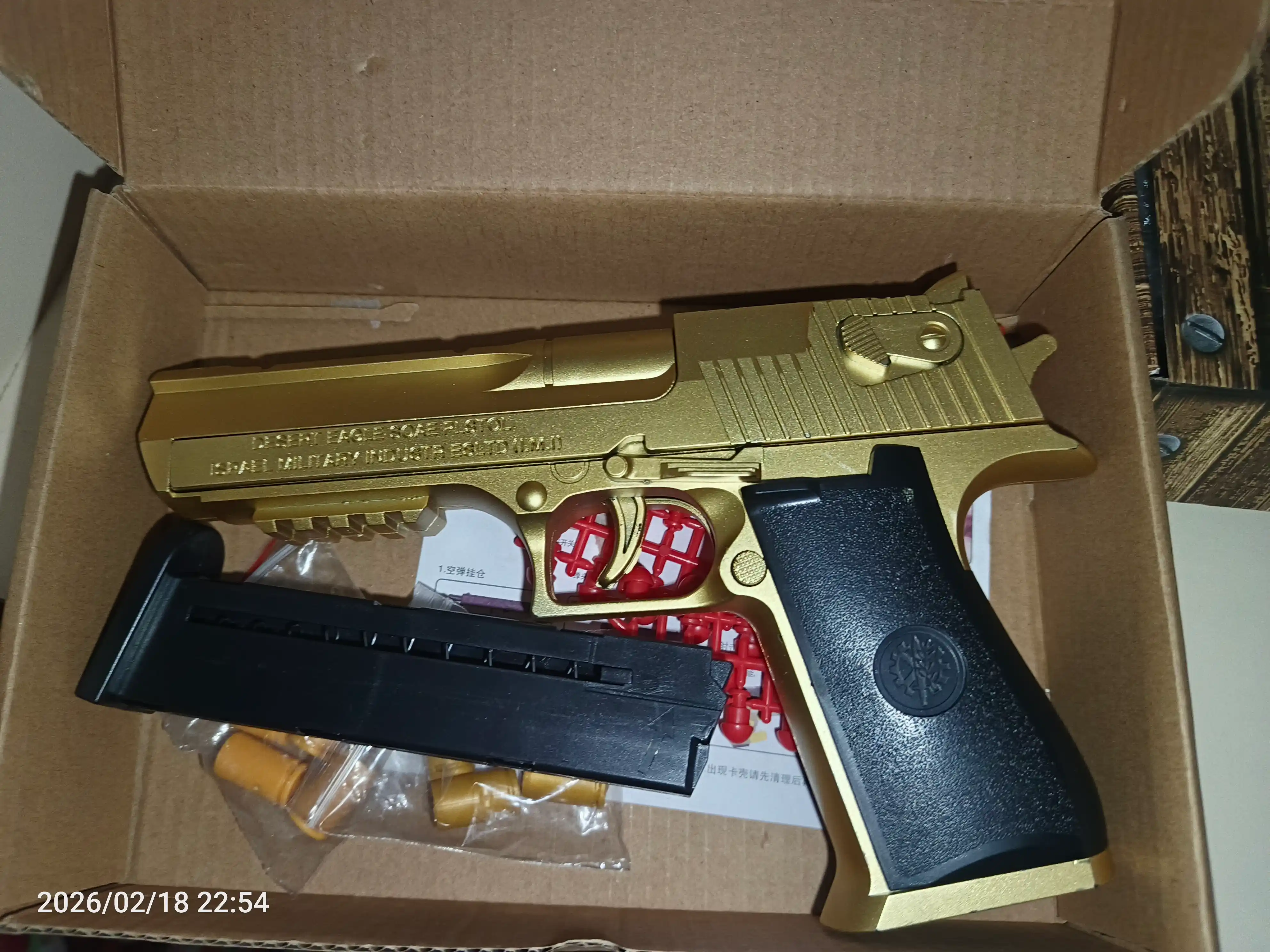 Игрушечный пистолет Desert Eagle с мягкими пулями и вылетающими гильзами, золотой