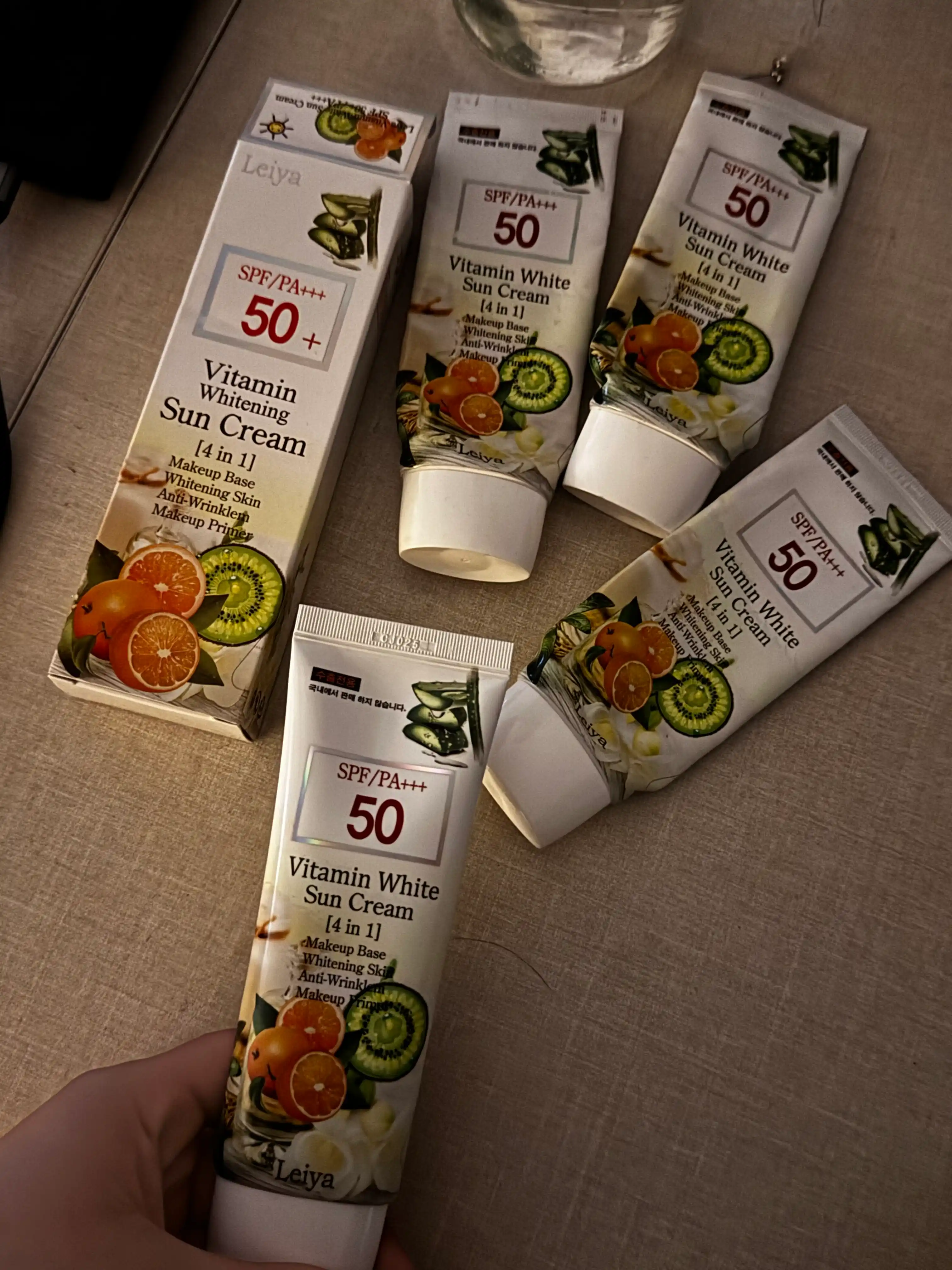 Солнцезащитный крем Leya Vitamin Whitening Sun Cream SPF50+ PA+++ 4in1