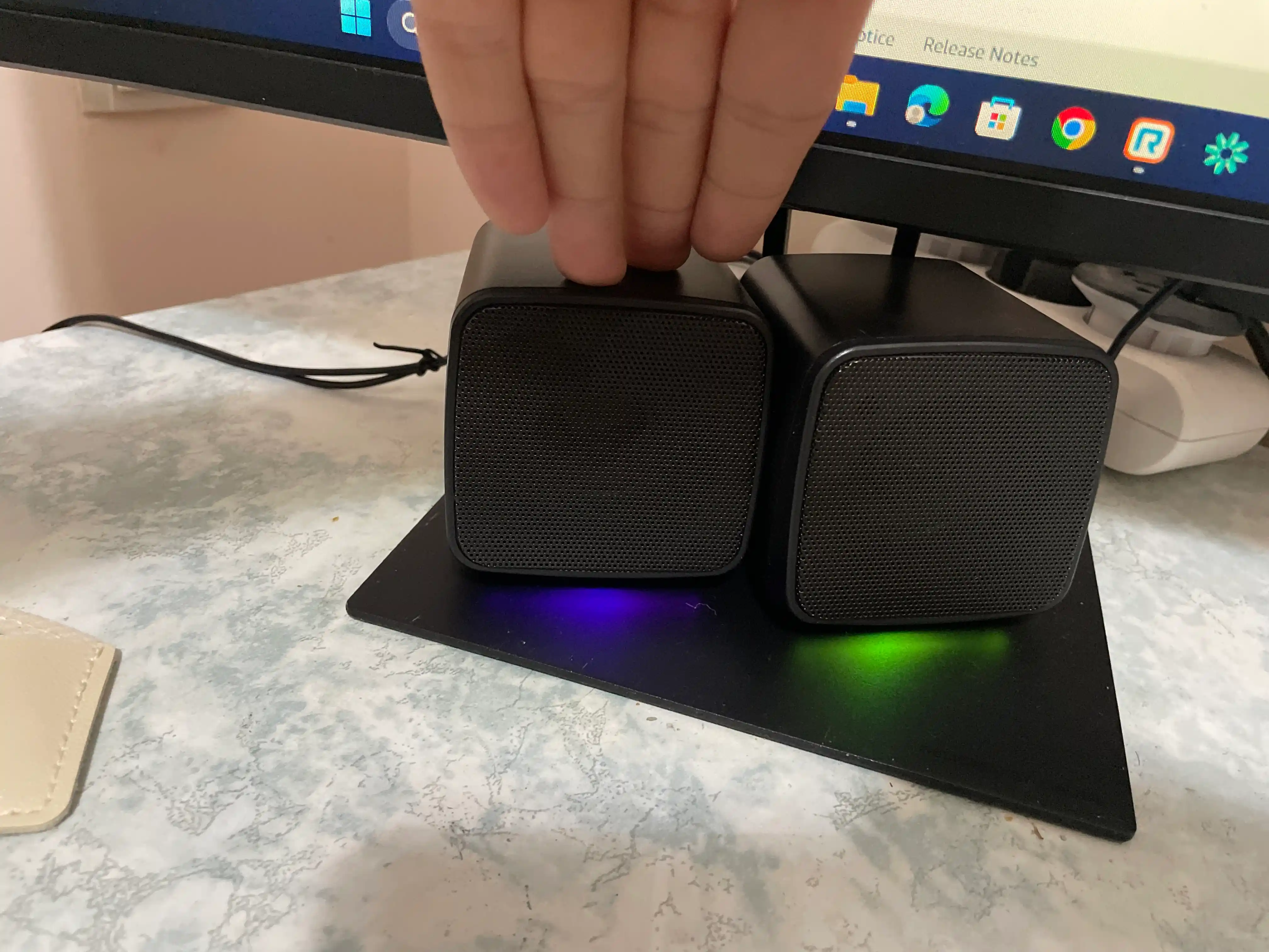 Mini kolonkalar RGB yoritgich bilan, kompyuterlar, smartfonlar va noutbuklar uchun, USB