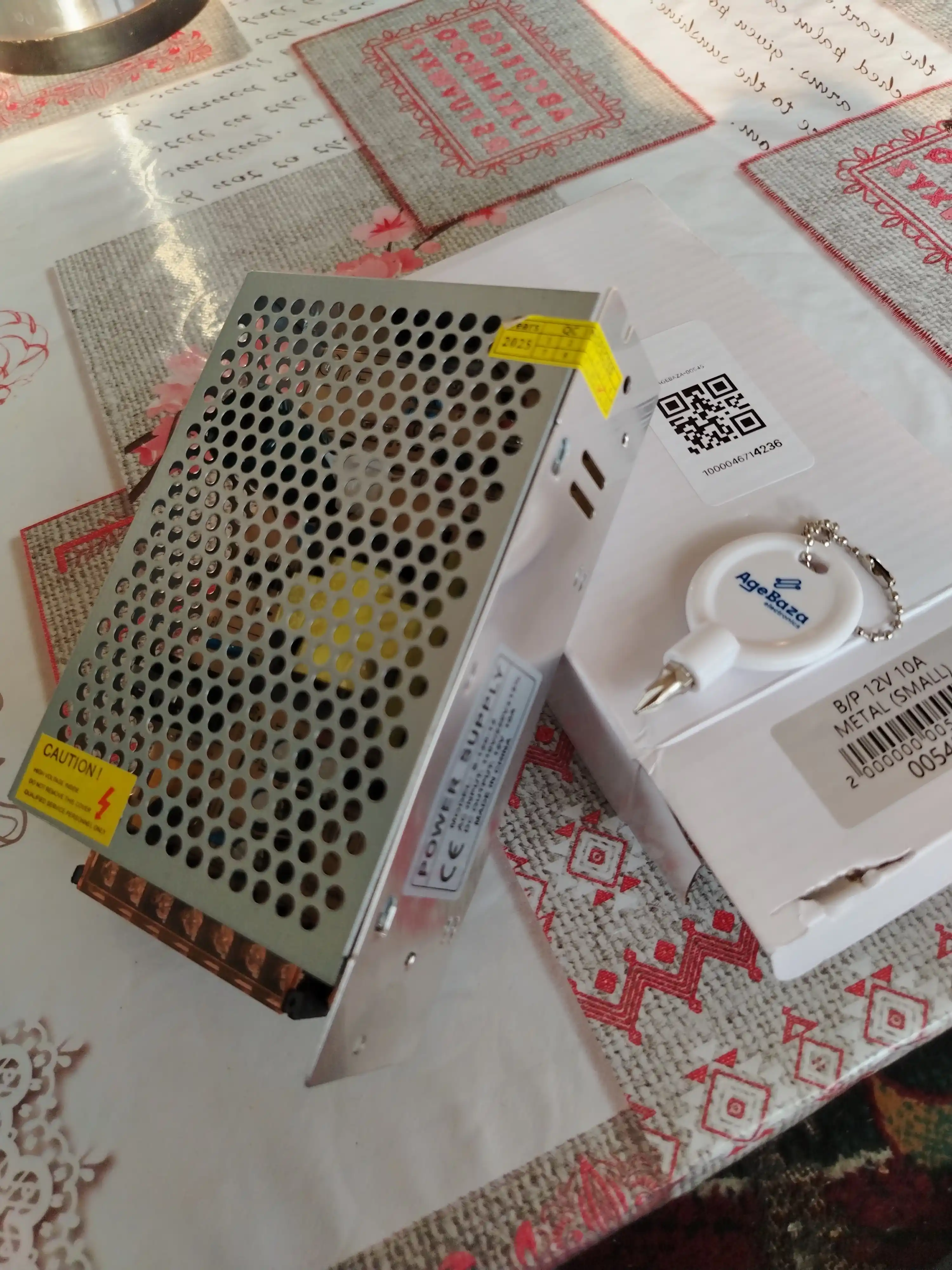 Universal quvvat bloki 12 V 10 A 120 W LED lenta kameralar, elektronika va uskunalar uchun