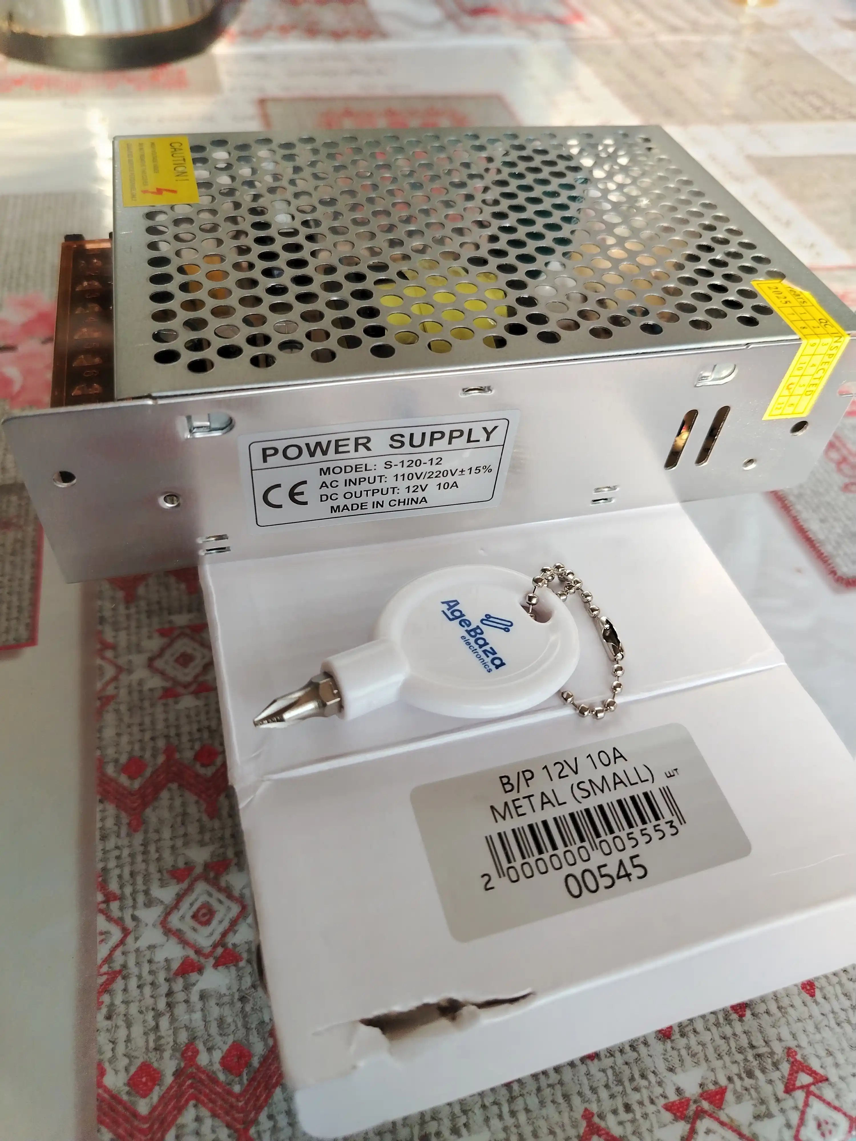 Universal quvvat bloki 12 V 10 A 120 W LED lenta kameralar, elektronika va uskunalar uchun