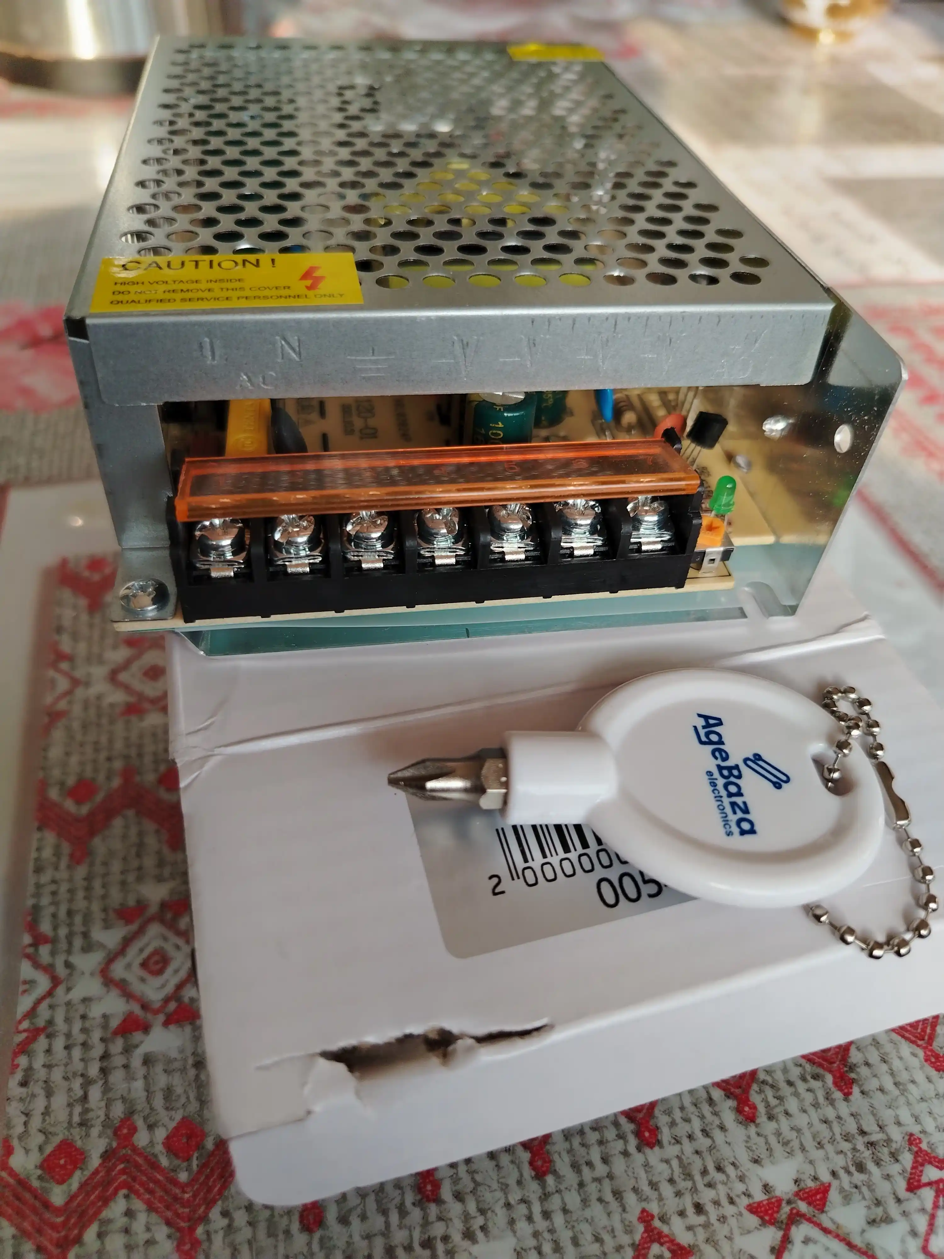 Universal quvvat bloki 12 V 10 A 120 W LED lenta kameralar, elektronika va uskunalar uchun