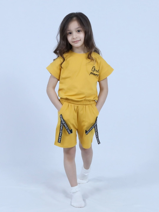 Qizlar uchun futbolka va shortik to‘plami