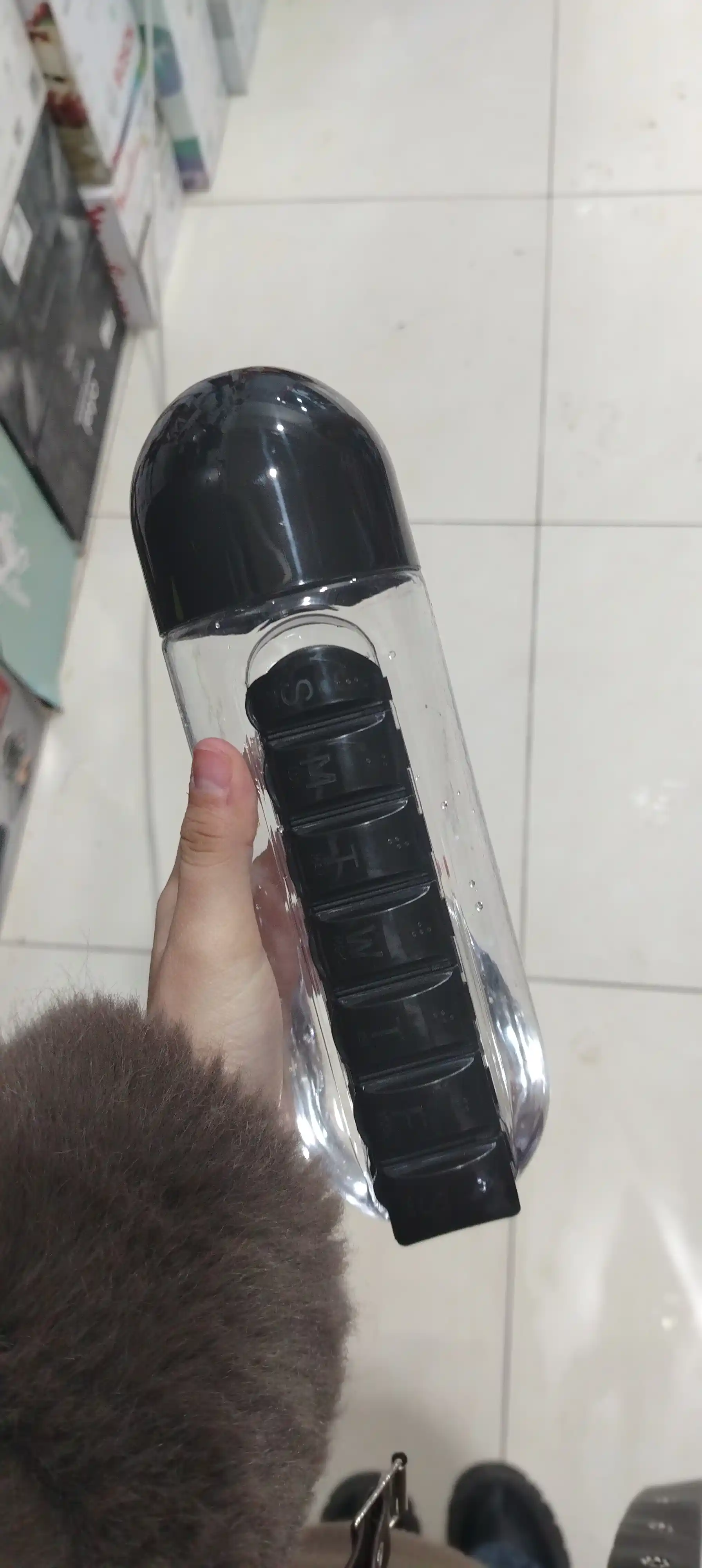 Tabletka organizerli suv butilkasi 600 ml, dori saqlashli sport idish, BPA Free