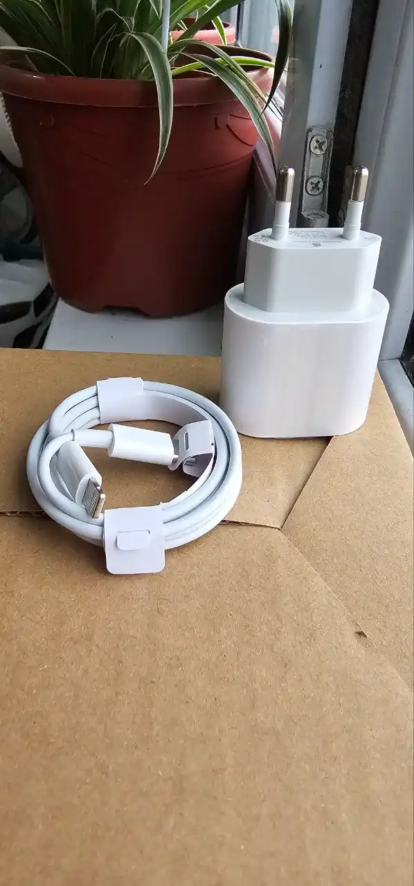 Зарядное устройство 20W адаптер + кабель Type-C , Lightning для iPhone X,11,12,13,14, iPad