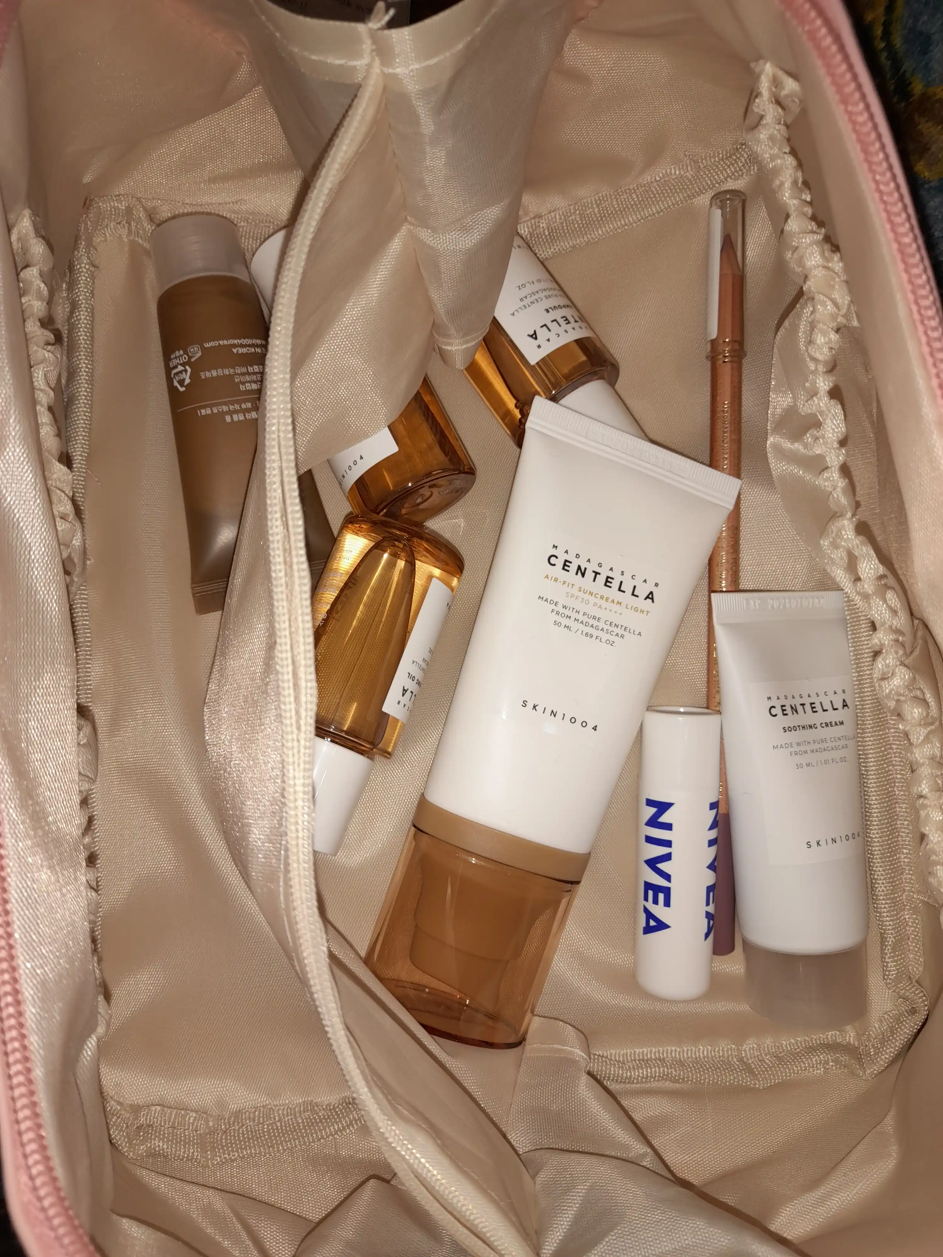 Terini parvarish qilish to'plami Skin 1004 Madagascar Centella Travel Kit, mini set