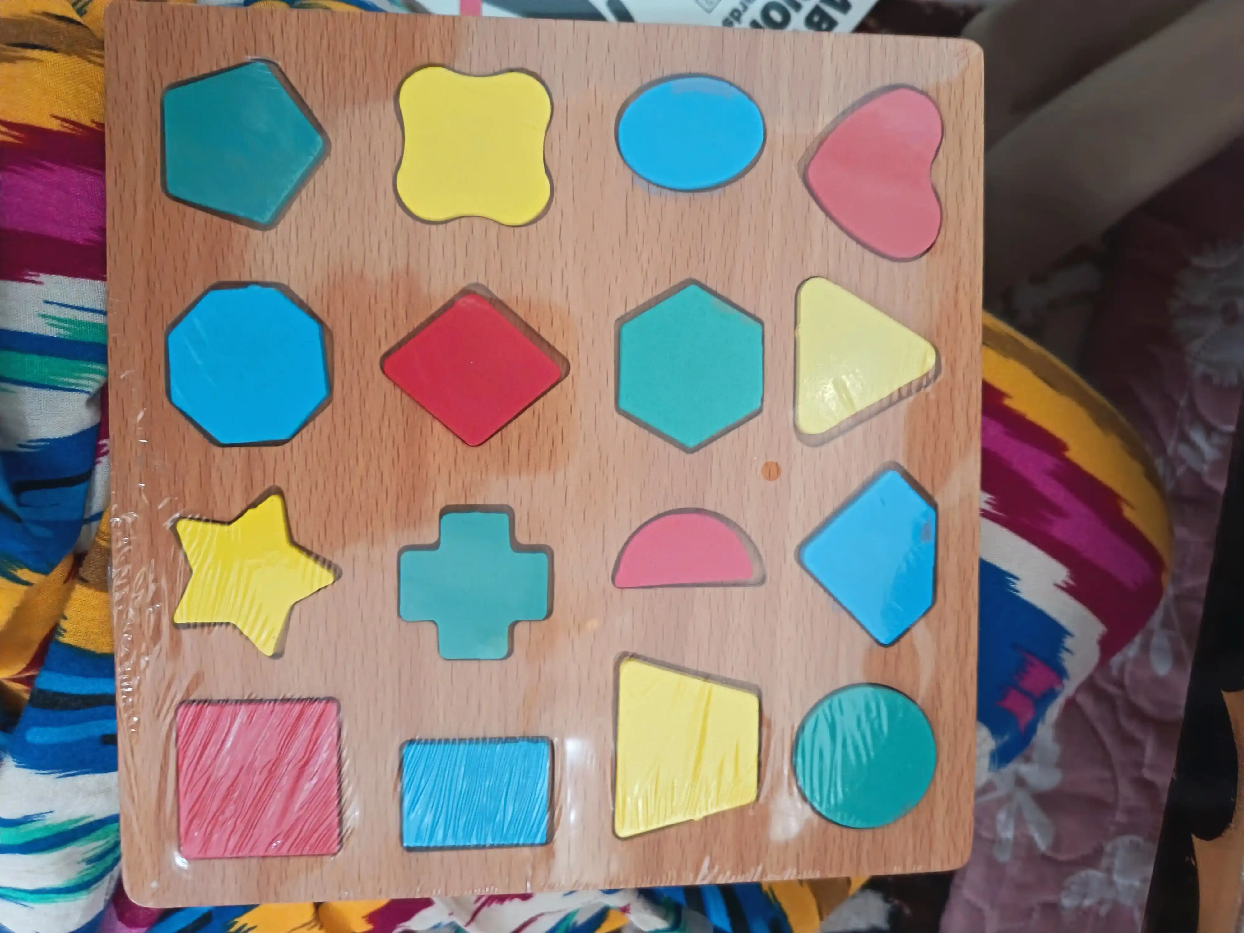 Montessori uslubidagi yog‘ochli rivojlantiruvchi boshqotirma — 6 xil model (20×20 cm)