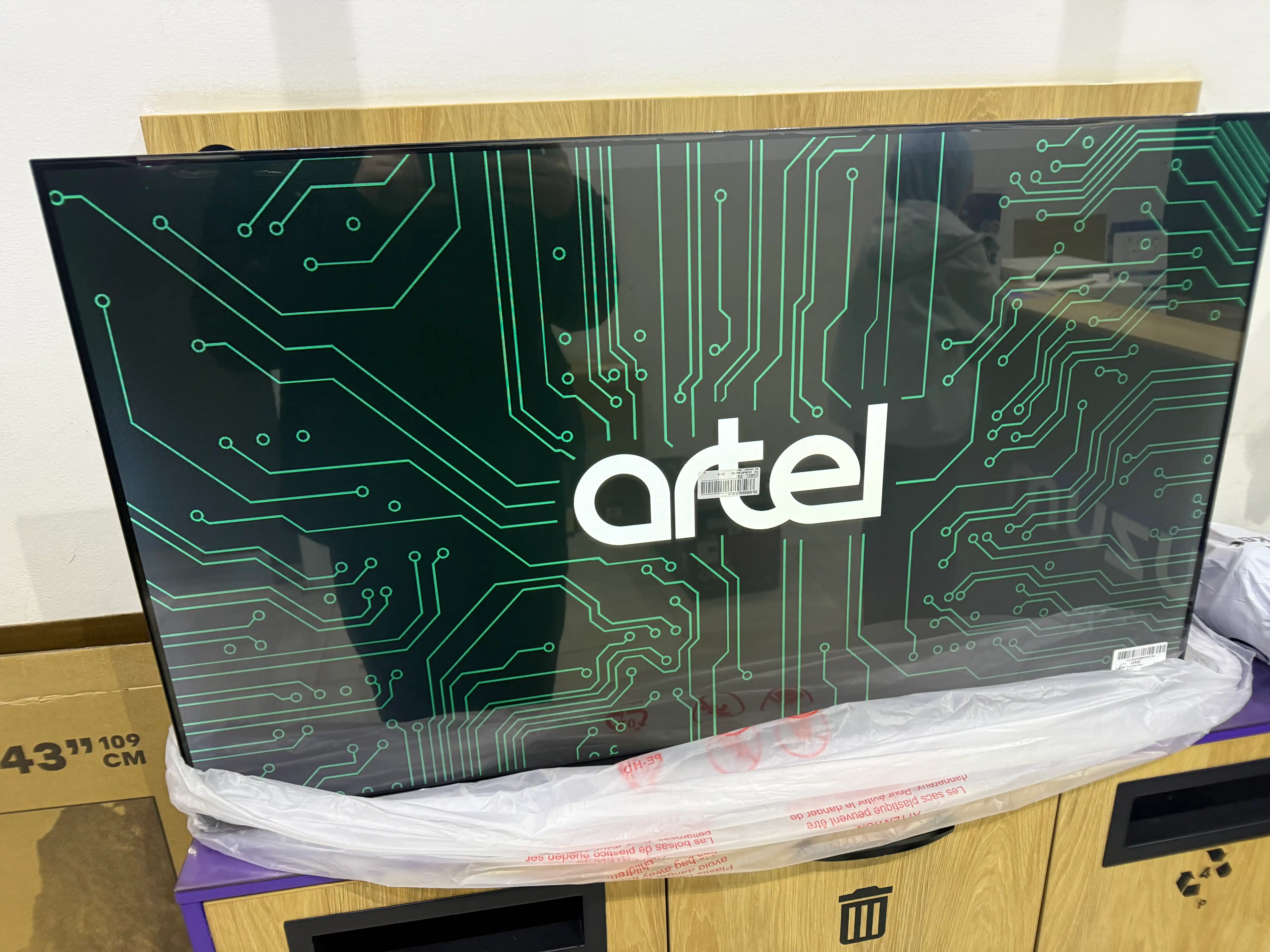 Телевизор Smart Artel A43NFCH001 43" Android tv FHD, пульт с голосовым поиском
