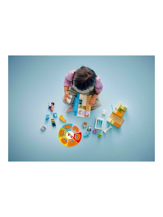 Конструктор LEGO DUPLO Поход к врачу 10449