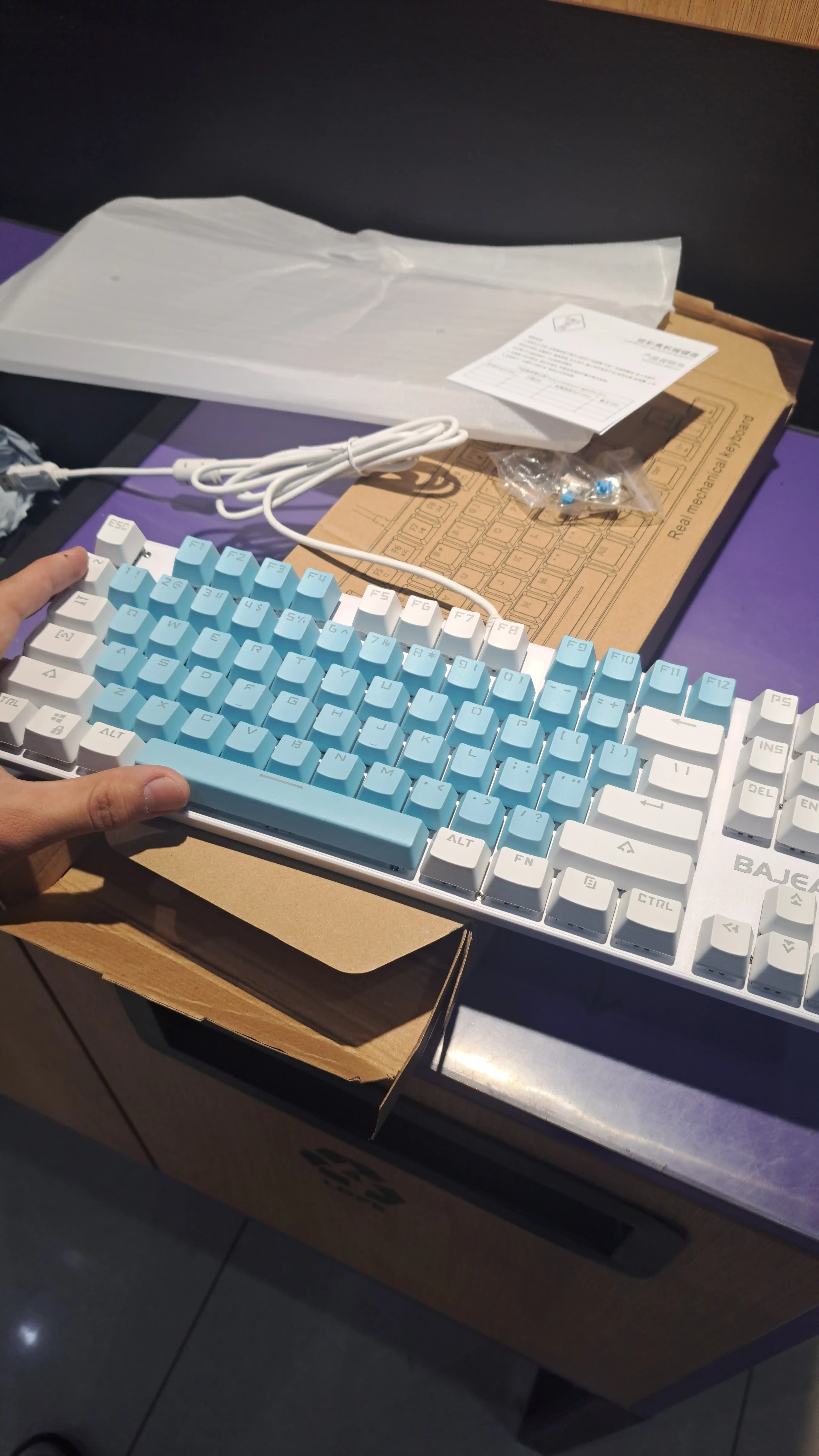 Mexanik klaviatura BAJEAL K100.blue-white, 87 tugma, RGB yoritgichli