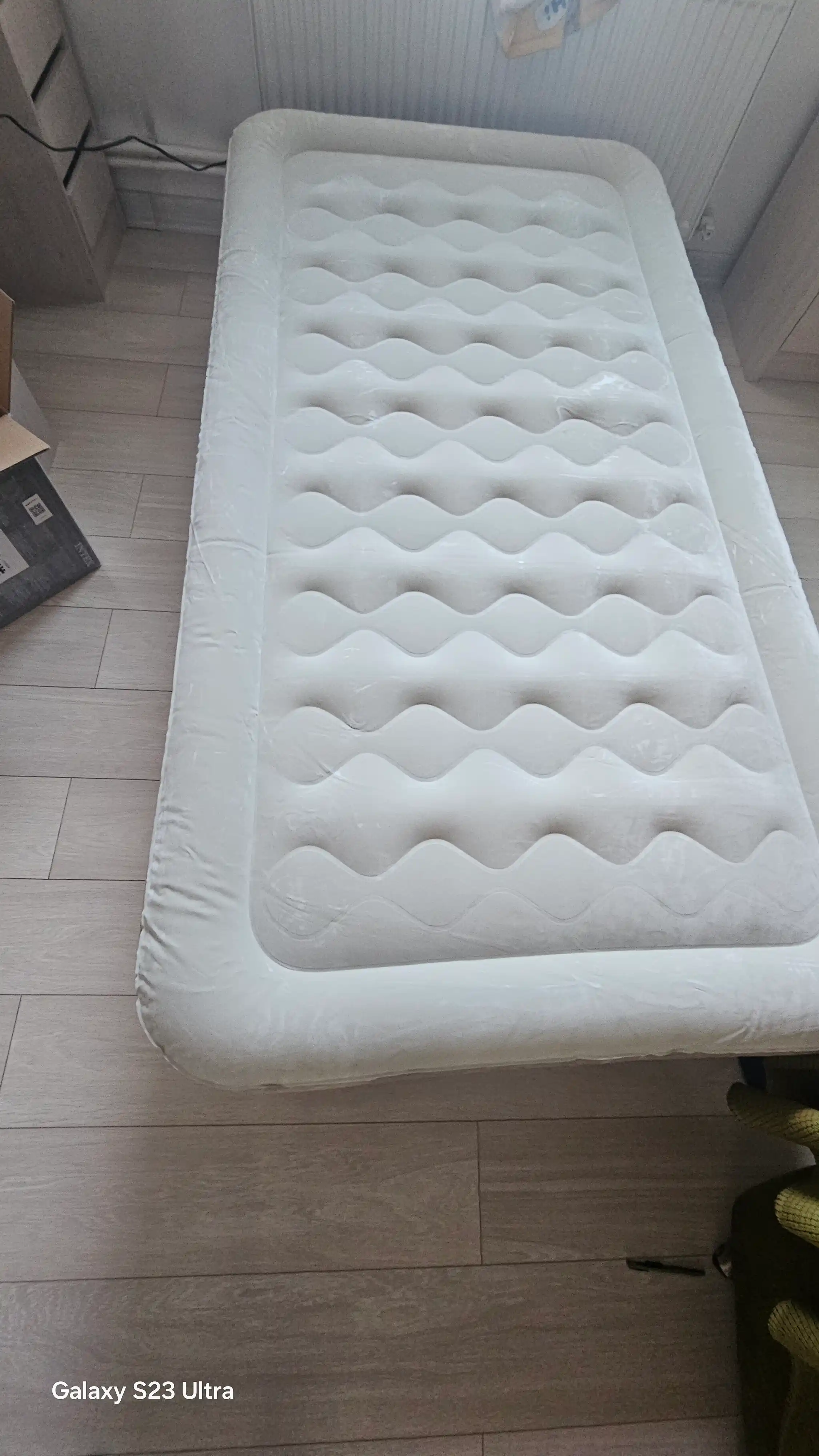 Intex elektr nasosi o‘rnatilgan bir kishilik shishiriladigan karavot, 99 * 191 * 46 sm
