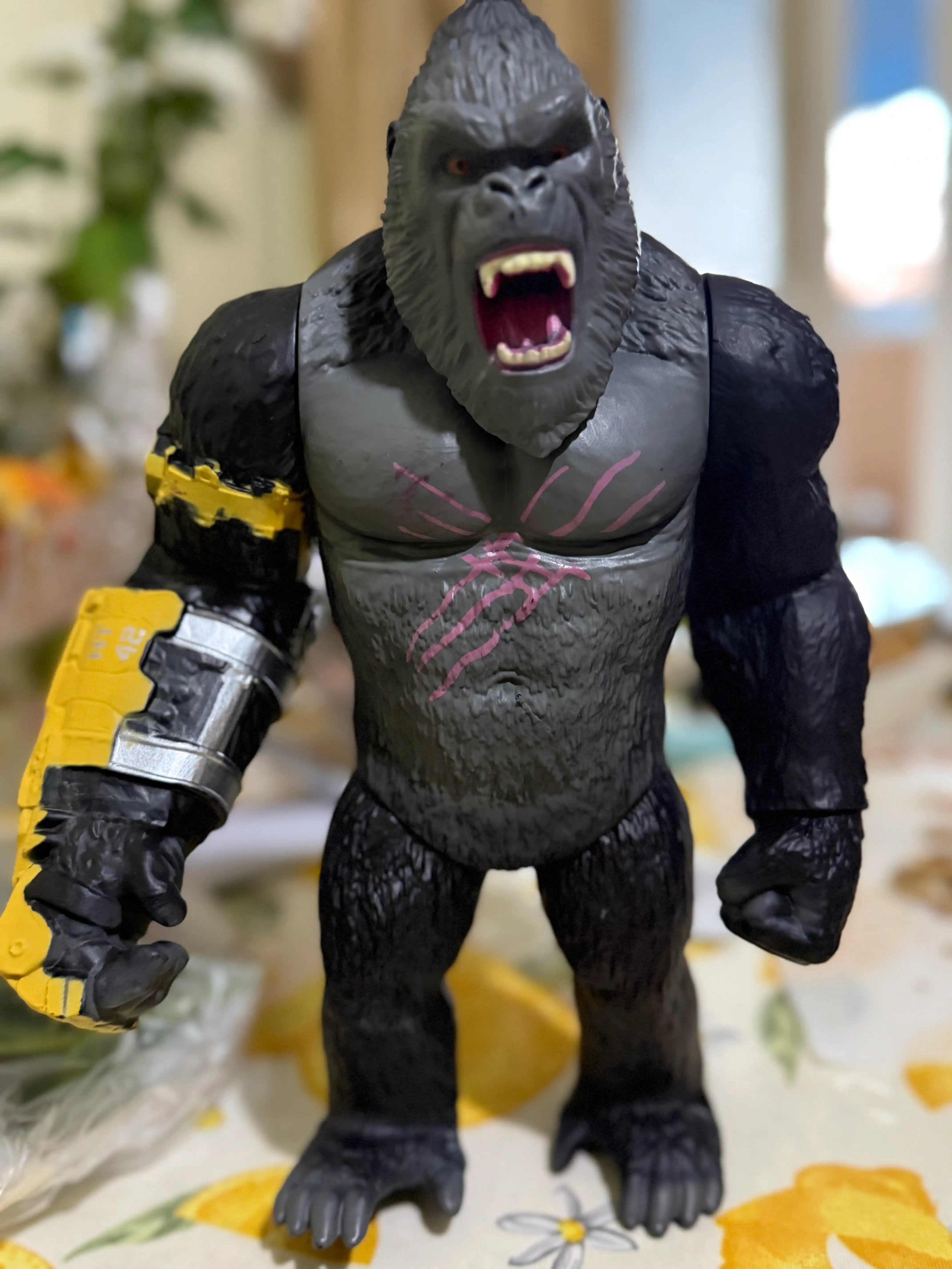 Godzilla monstr o‘yin haykali / King Kong