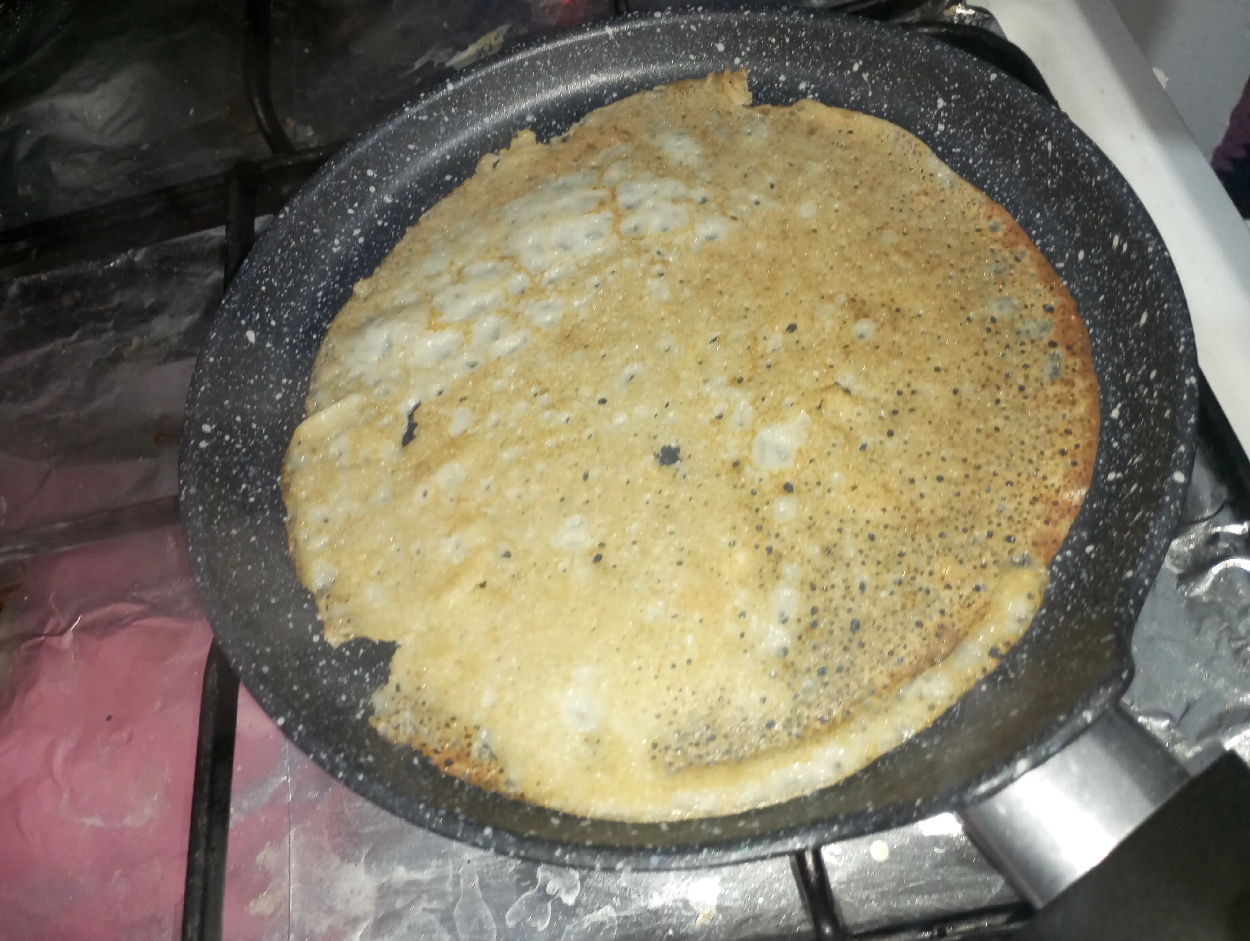 Kukmara Granit Ultra blinchik skovorodkasi, antipiqar qoplama, 22/24 sm, tutqichli