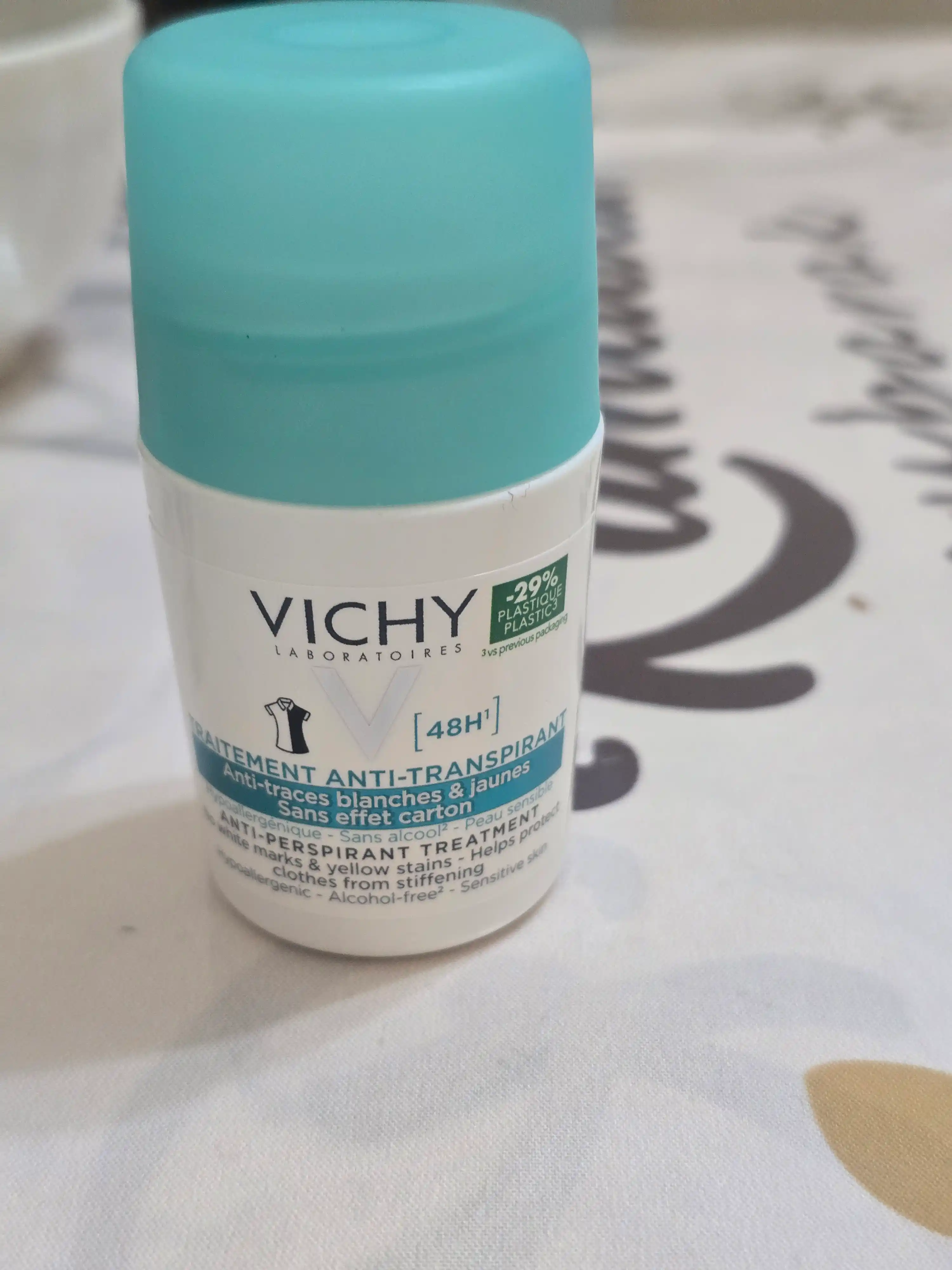 VICHY Oq va sariq dog‘larga qarshi sharchali dezodorant-antioperspirant, 48 soat himoya, 50 ml
