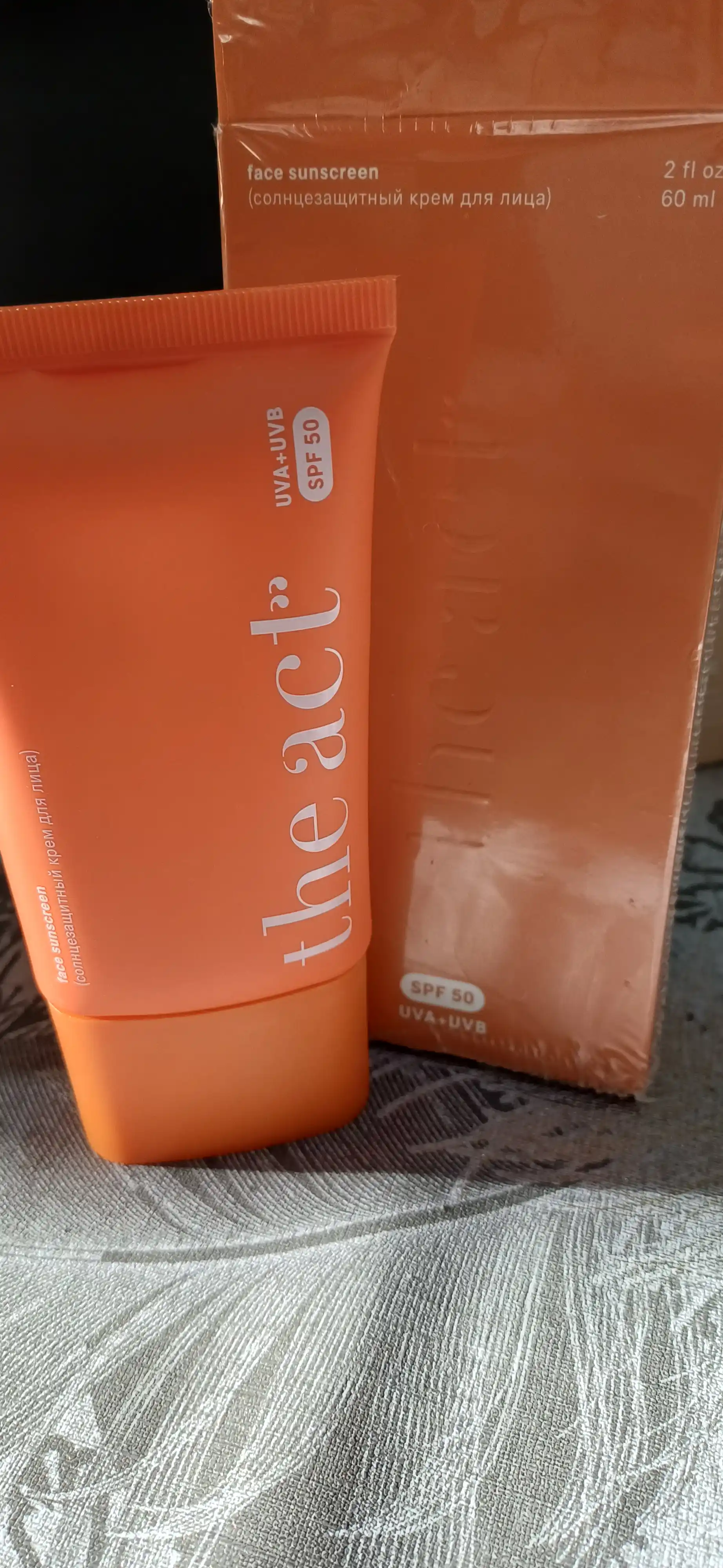 The Act SPF50 quyoshdan himoya kremi, SPF30 losyonlar va SPF15 shimmerli moy, SPF krem