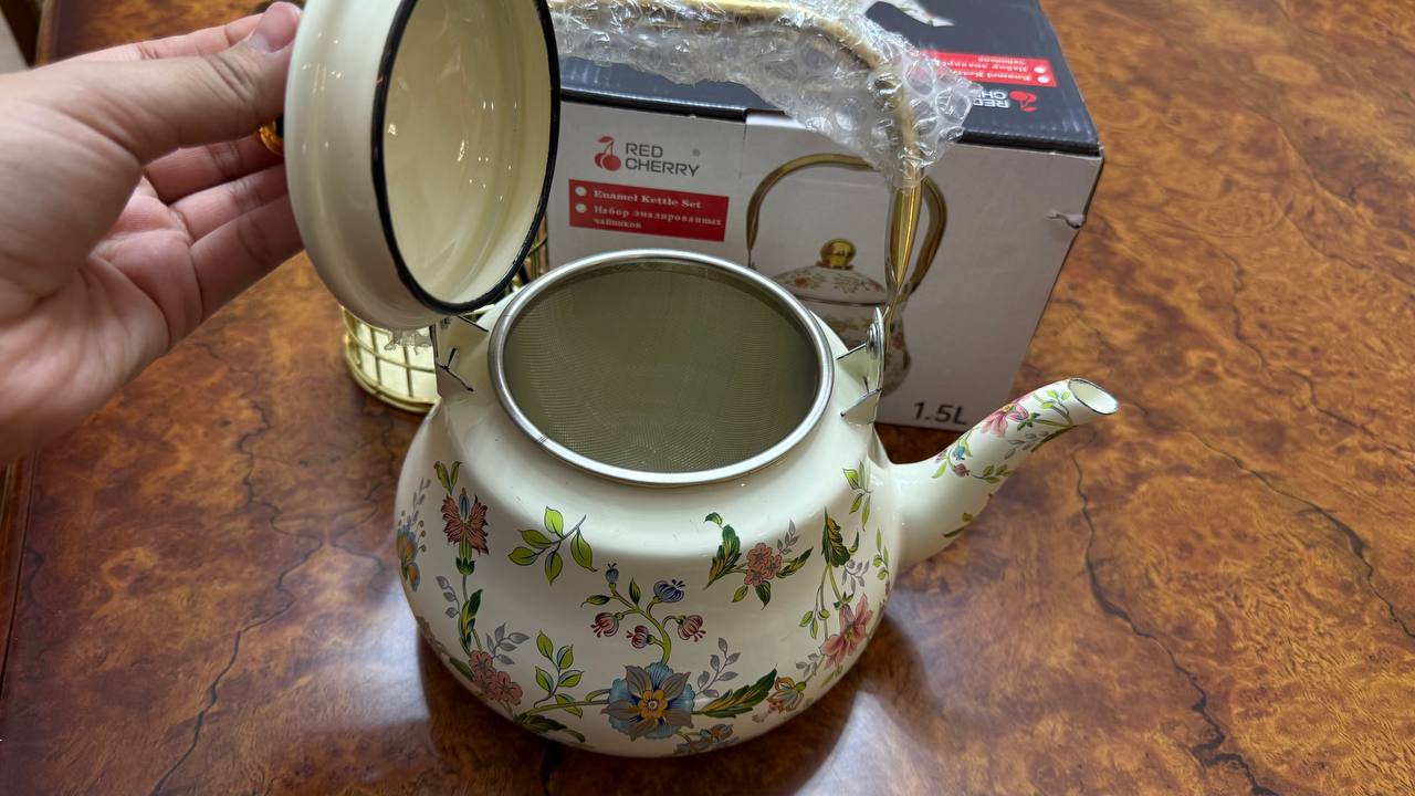 Эмалированный чайник 1.5 л — с цветочным рисунком, подходит для индукционных плит